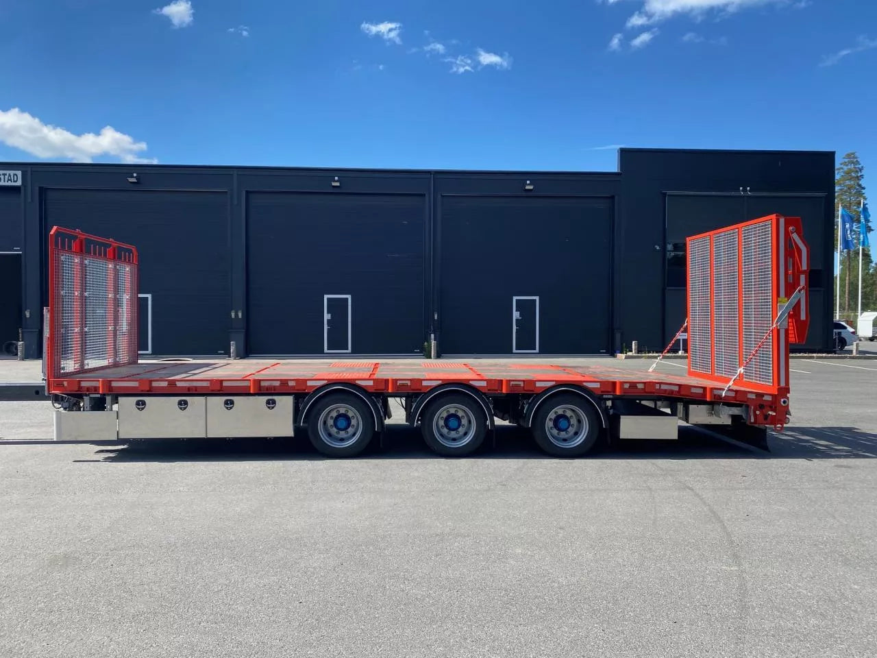 3 axlad 24 tons maskintransport kärra