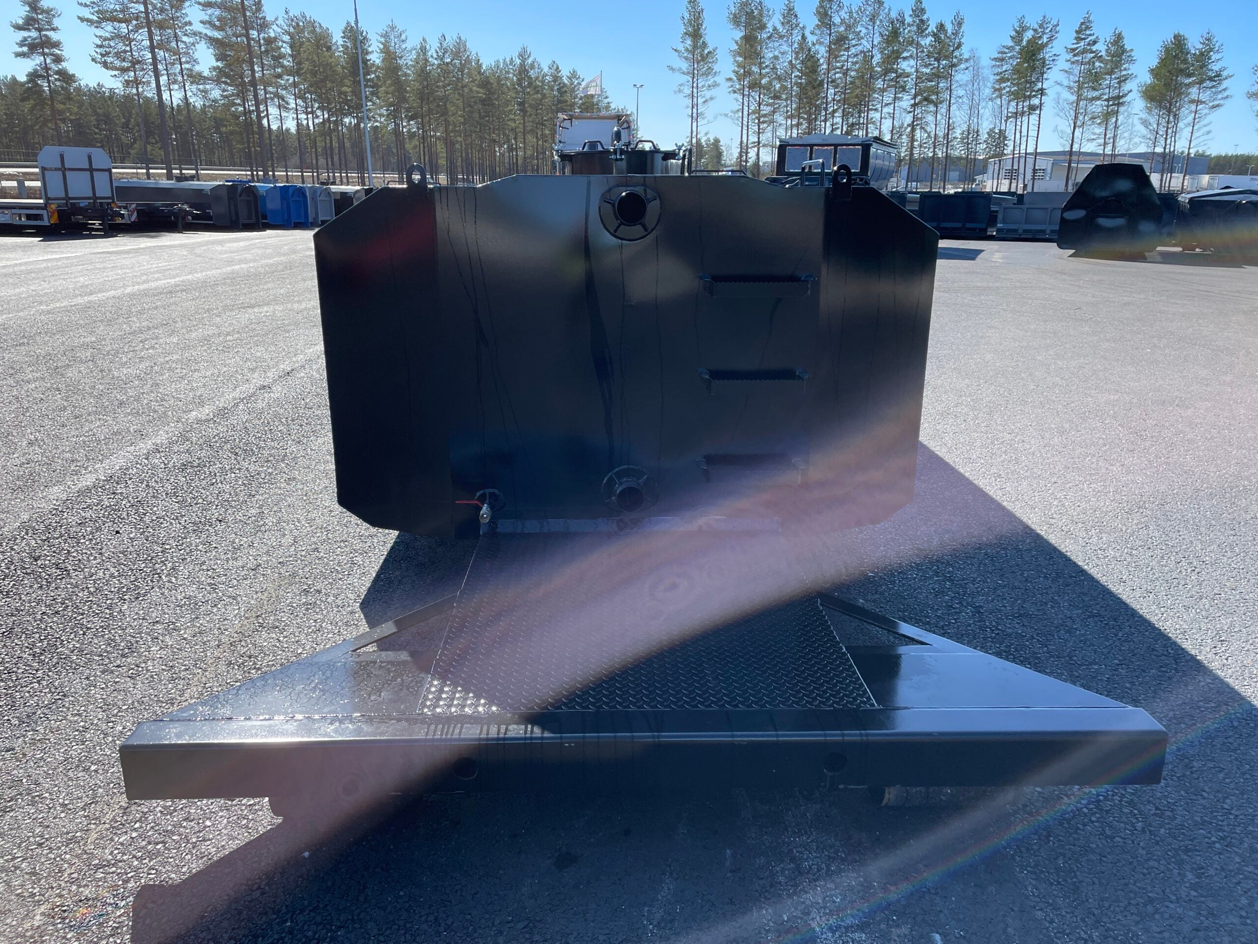 12,5 m3 vattentank i stål på lastväxlarram