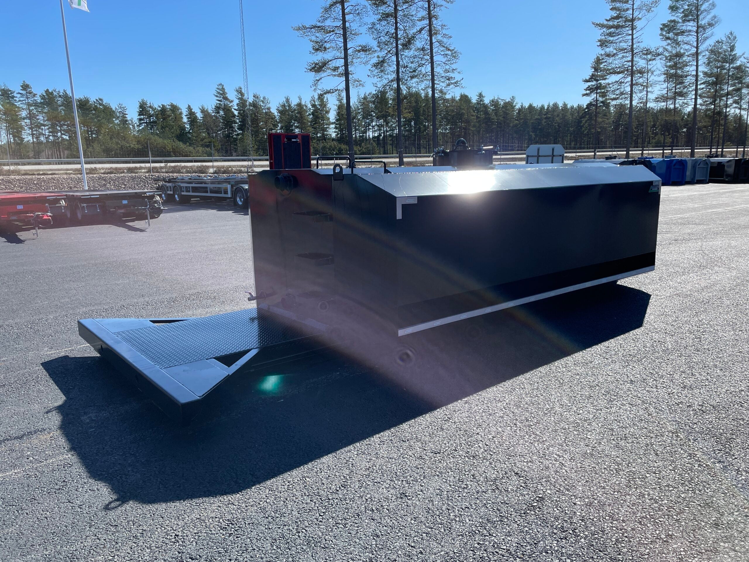 12,5 m3 vattentank i stål på lastväxlarram