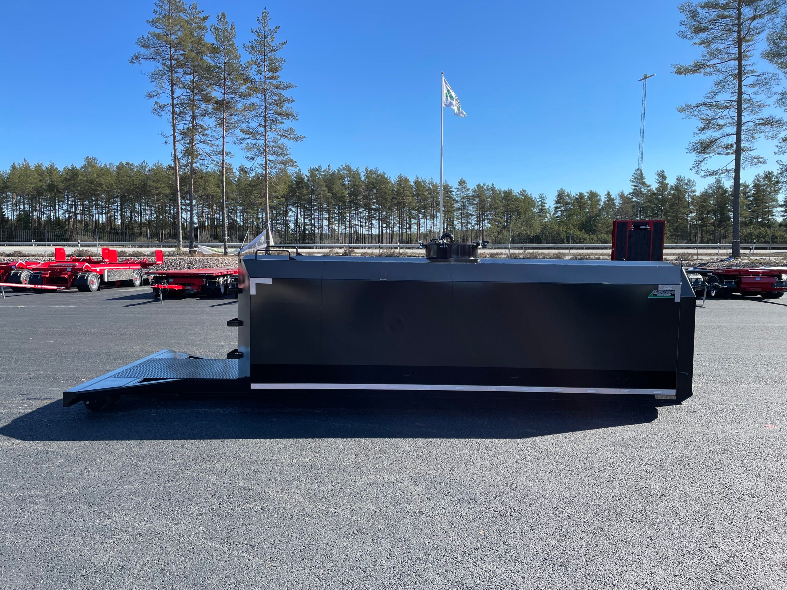 12,5 m3 vattentank i stål på lastväxlarram