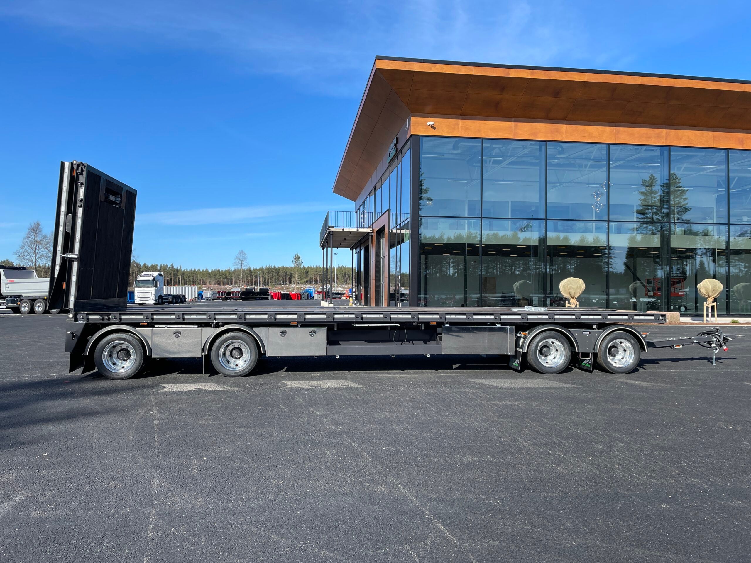 4 axlad 38 tons maskinvagn / lastväxlarvagn kombi med hydraulisk skjutkolv