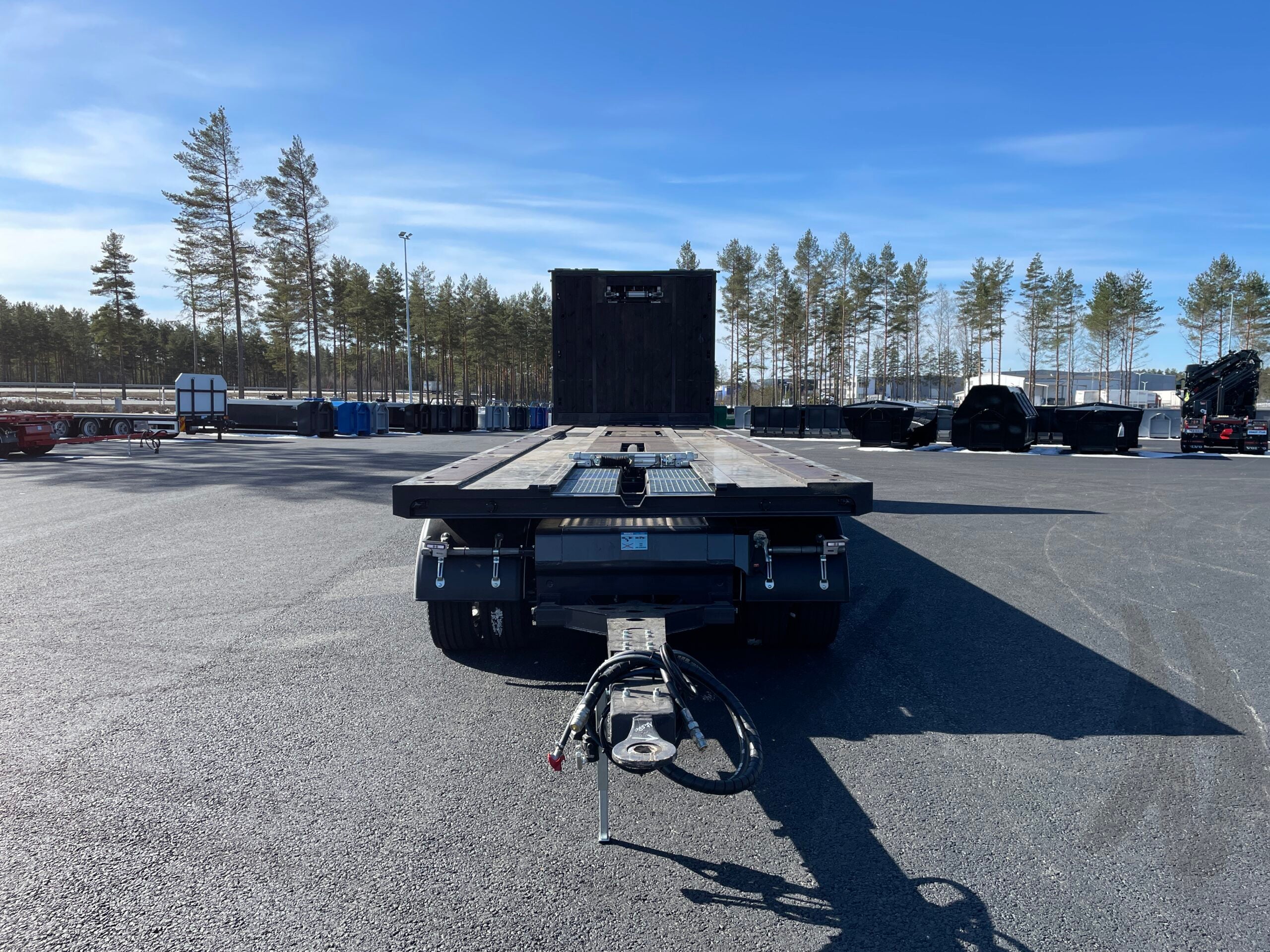 4 axlad 38 tons maskinvagn / lastväxlarvagn kombi med hydraulisk skjutkolv