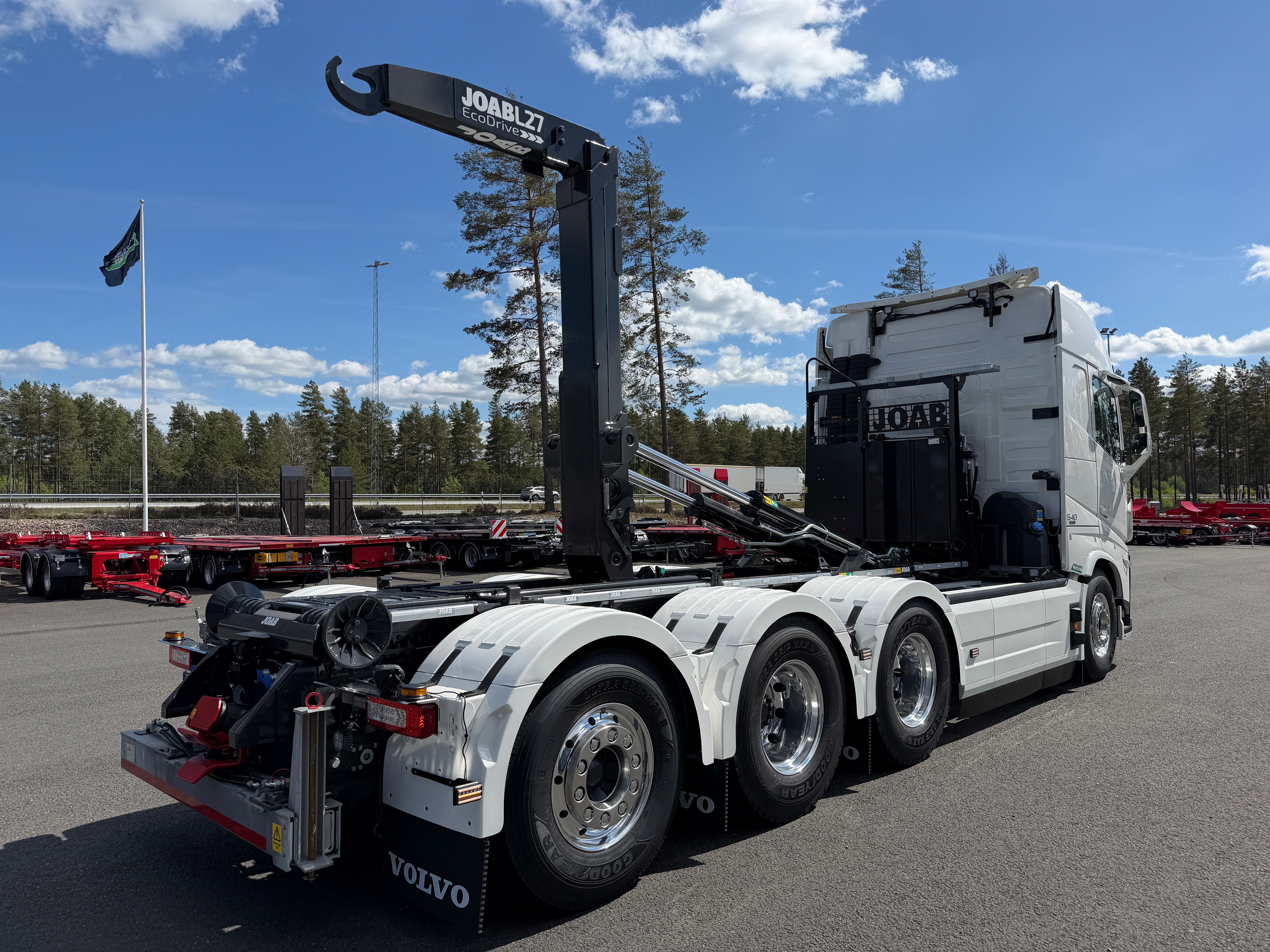 Volvo FH540 Tridem lastväxlare fullt plogutrustad JOAB 27 tons