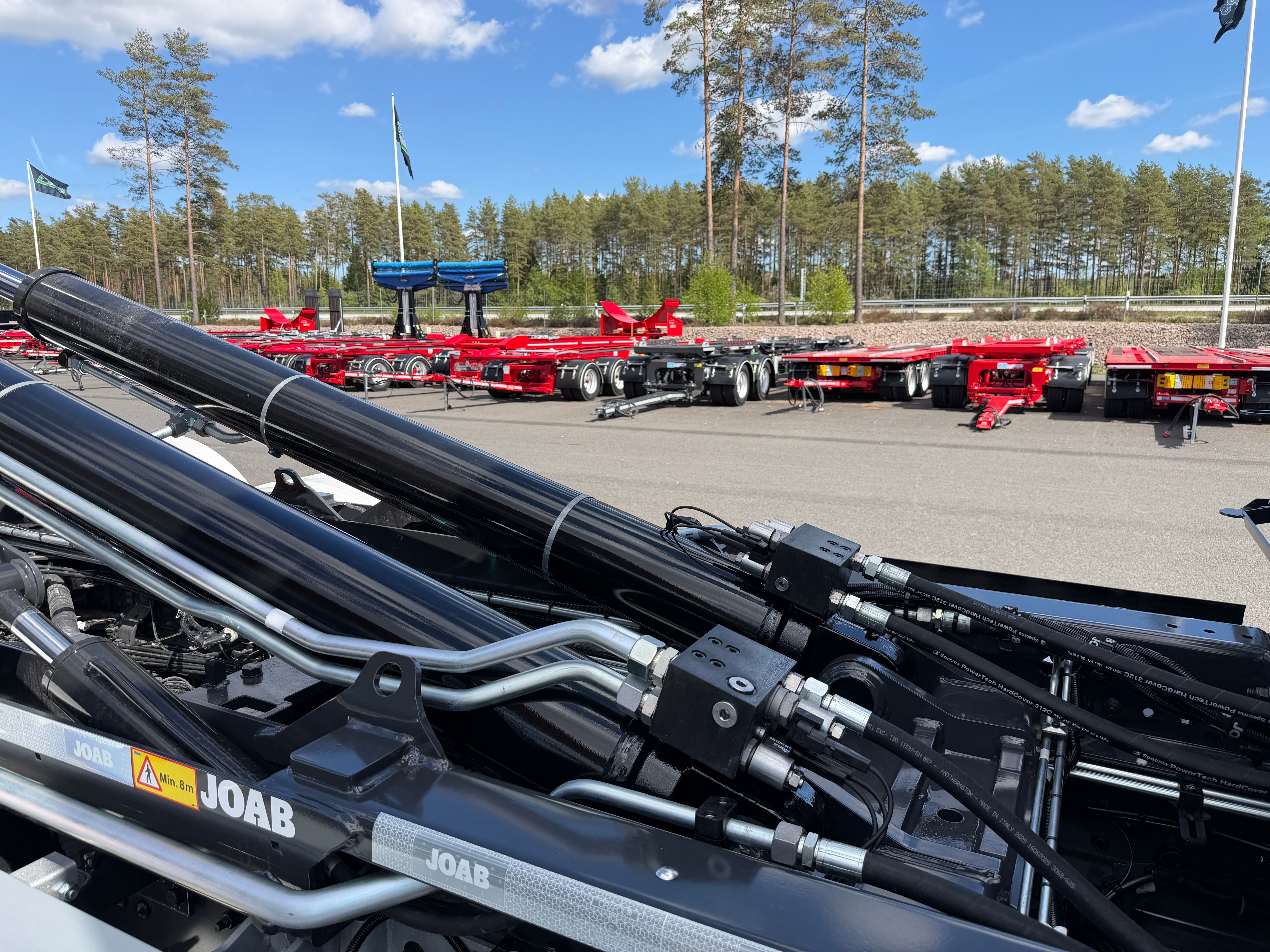 Volvo FH540 Tridem lastväxlare fullt plogutrustad JOAB 27 tons