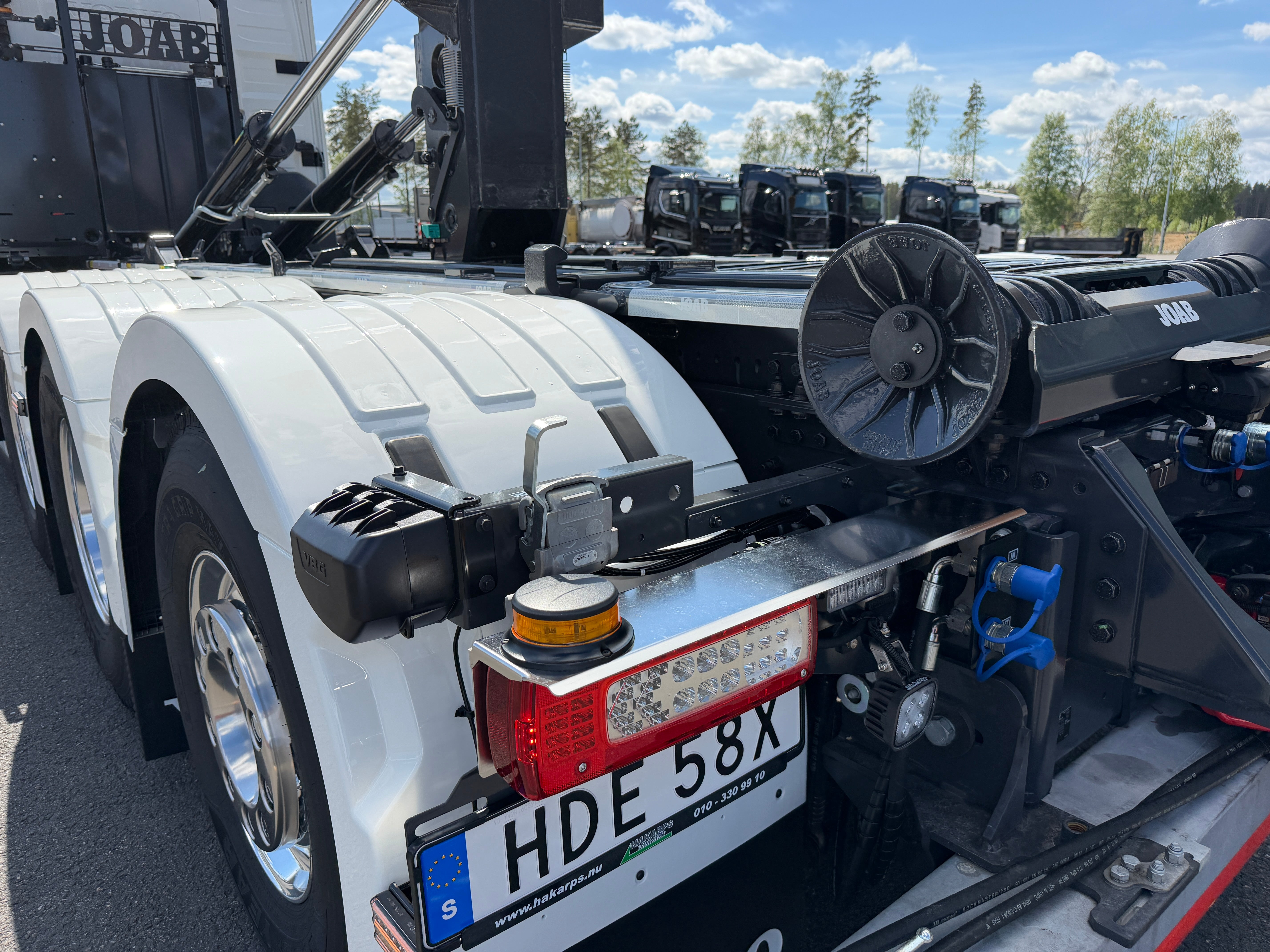 Volvo FH540 Tridem lastväxlare fullt plogutrustad JOAB 27 tons