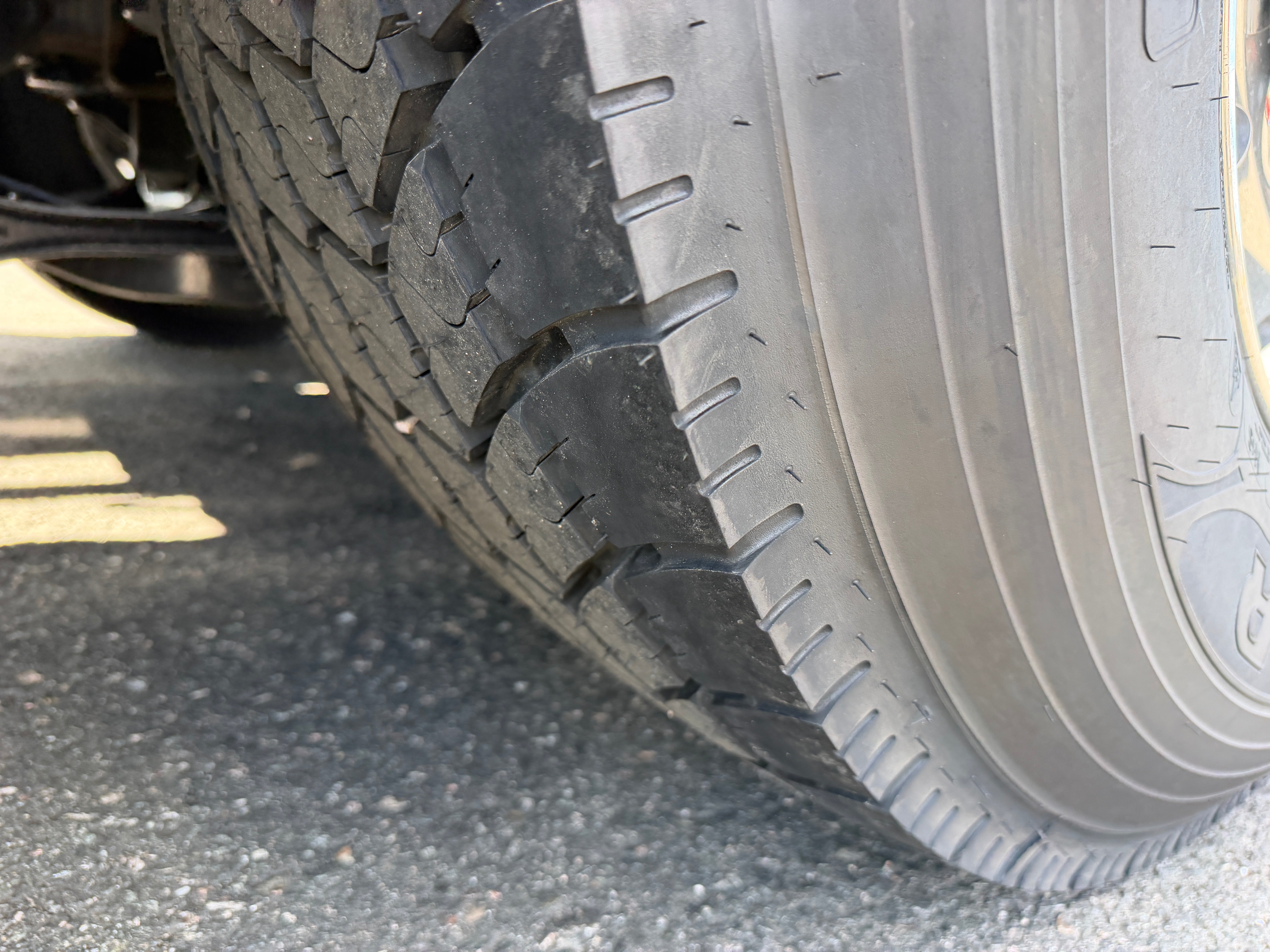 Volvo FH540 Tridem lastväxlare fullt plogutrustad JOAB 27 tons