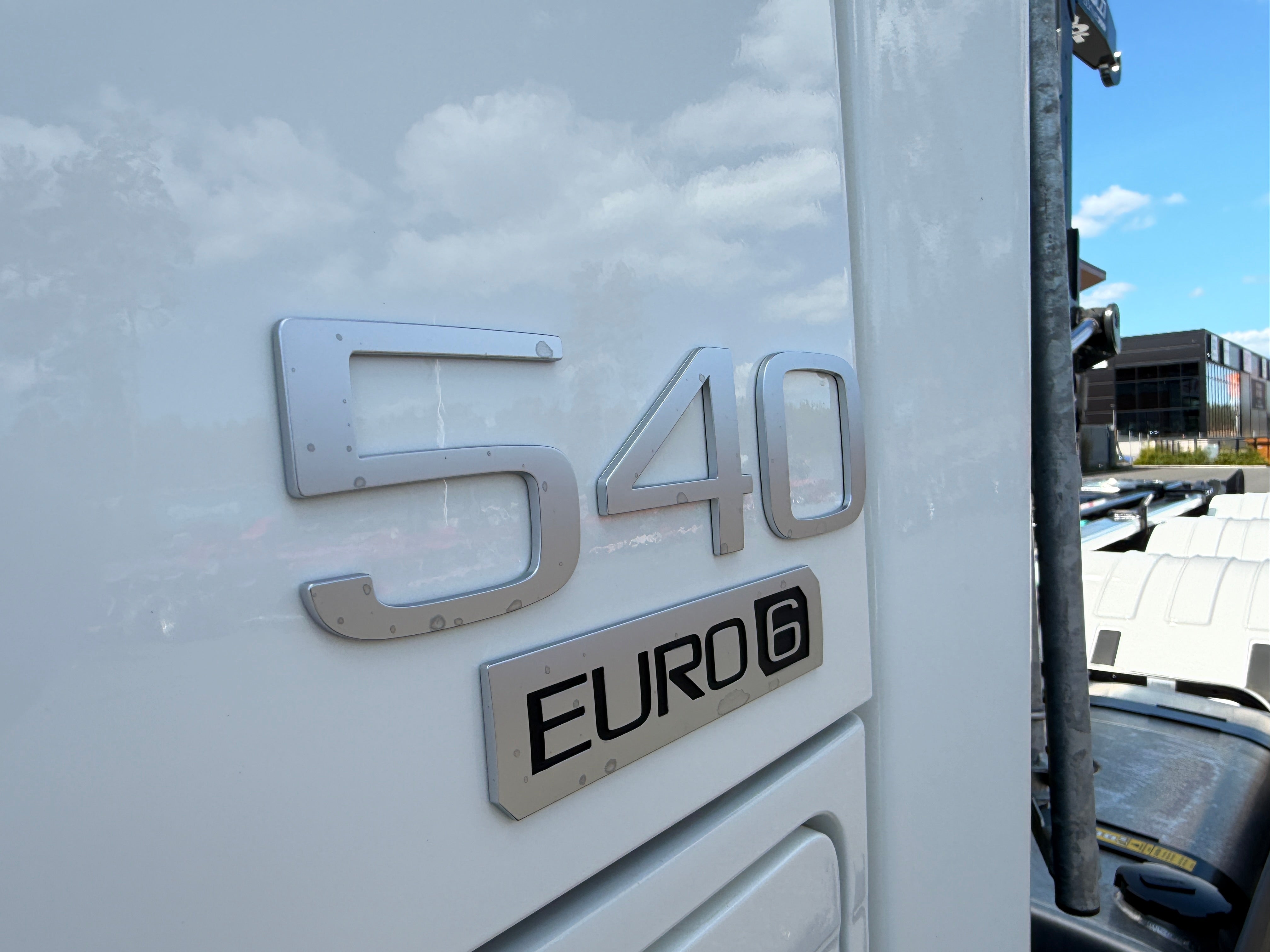 Volvo FH540 Tridem lastväxlare fullt plogutrustad JOAB 27 tons