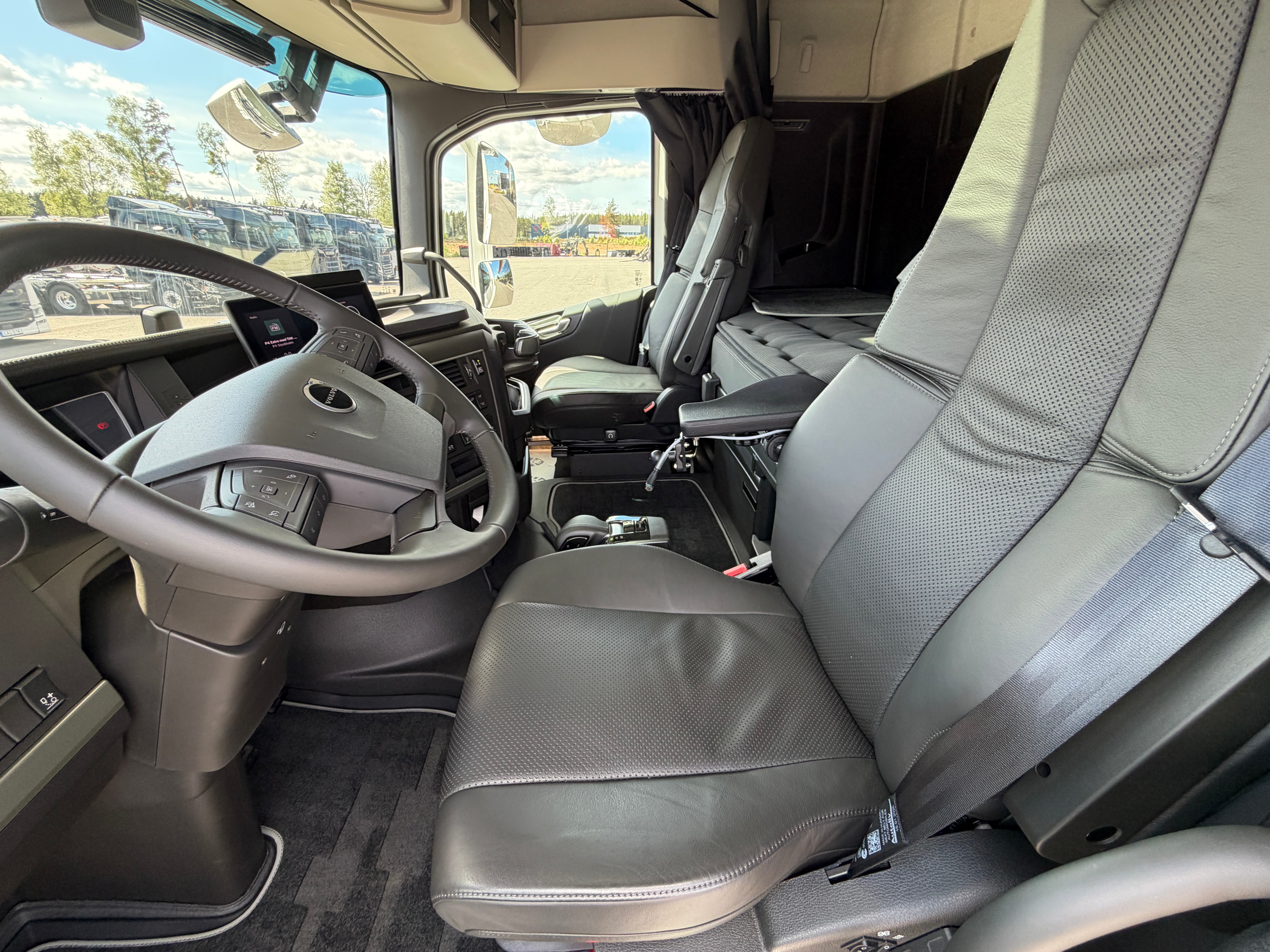 Volvo FH540 Tridem lastväxlare fullt plogutrustad JOAB 27 tons