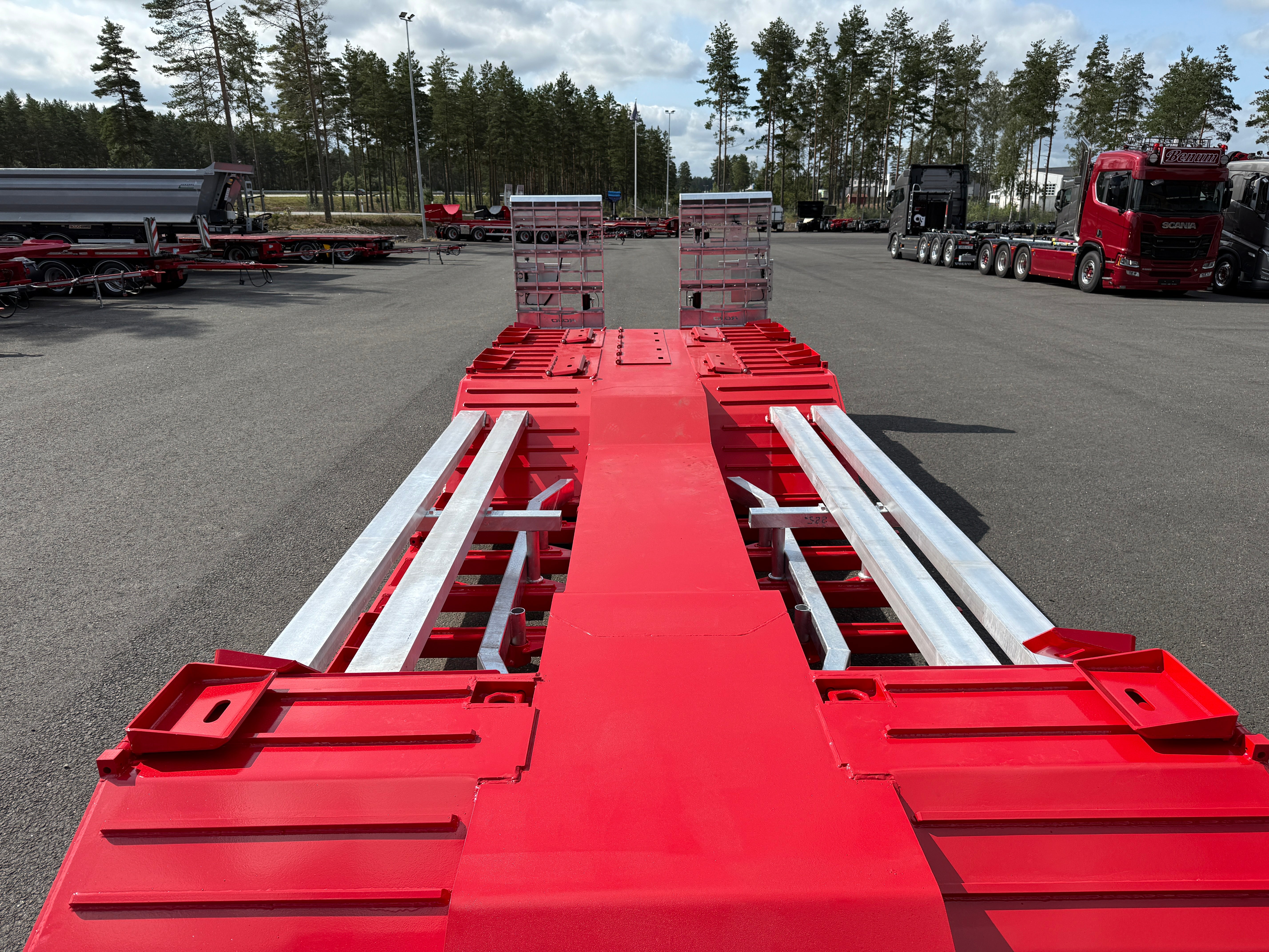 3 axlad ROJO skogsmaskinstrailer avbröstningsbar svanhals + trumbon