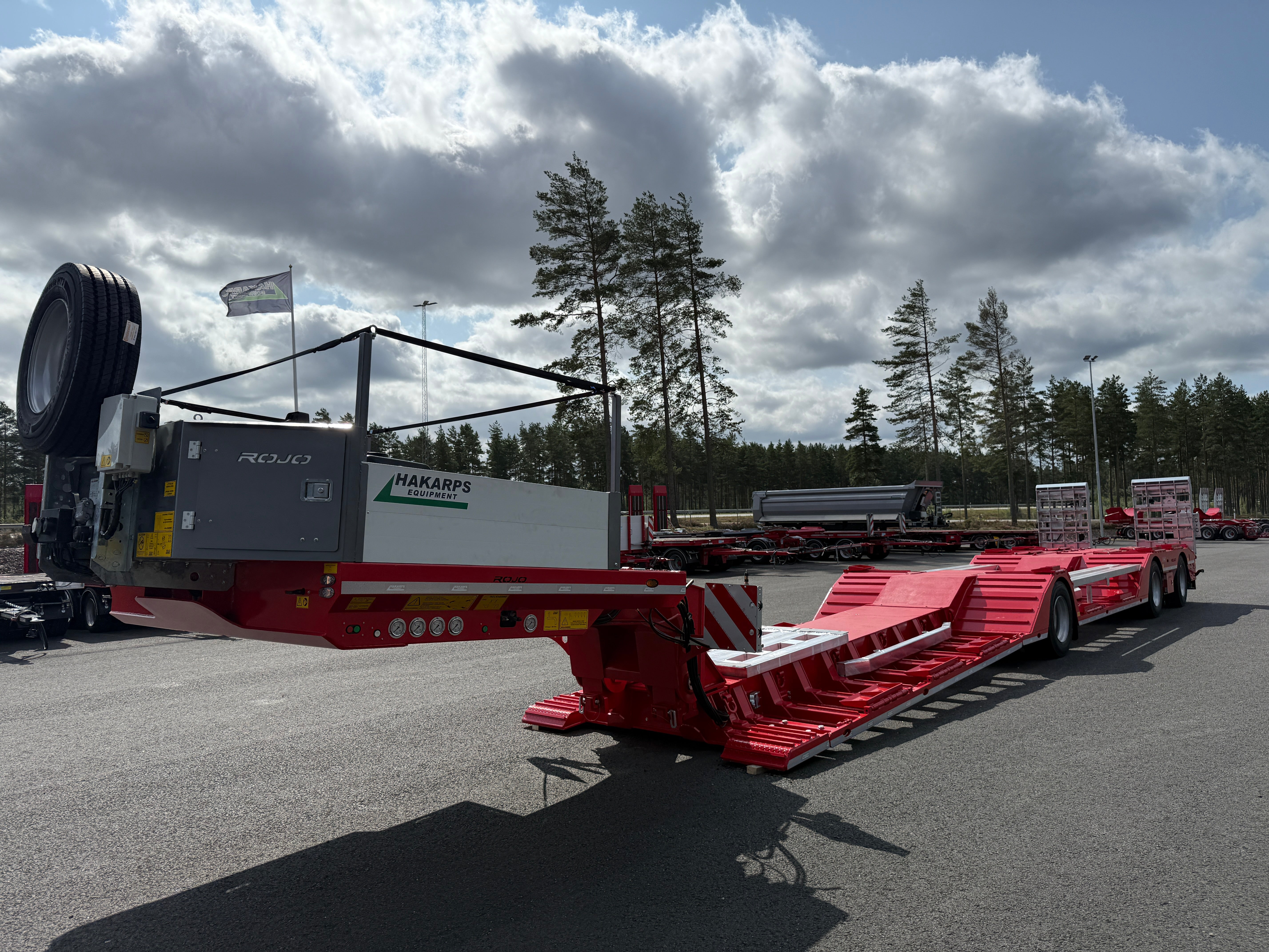 3 axlad ROJO skogsmaskinstrailer avbröstningsbar svanhals + trumbon