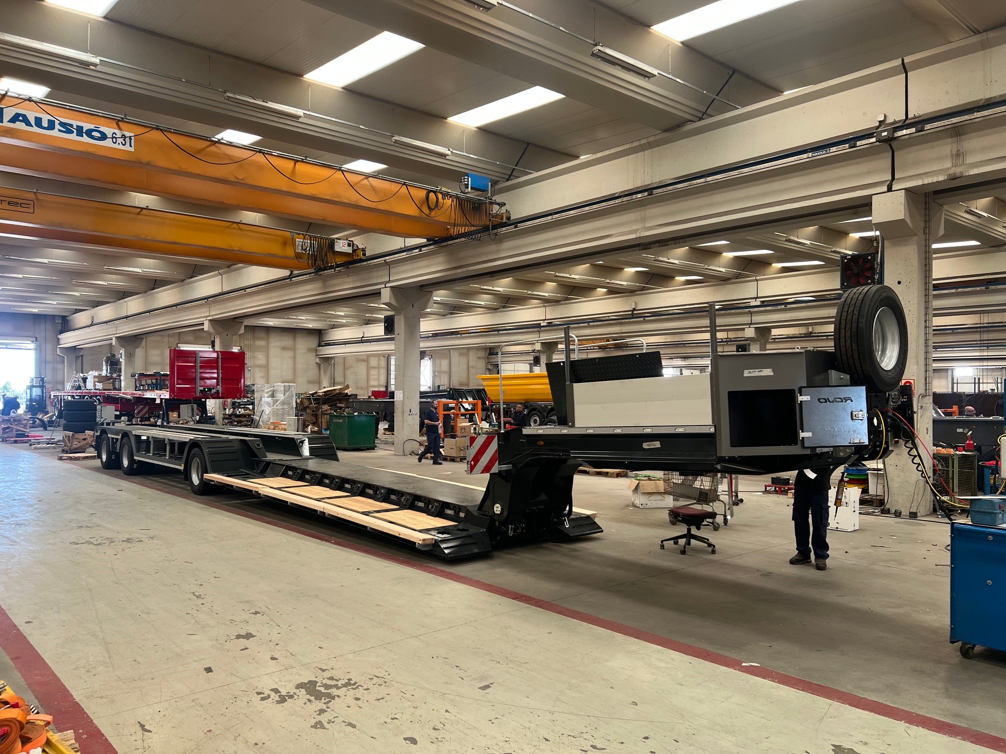 3 axlad ROJO maskintrailer avbröstningsbar svanhals fullstyrd