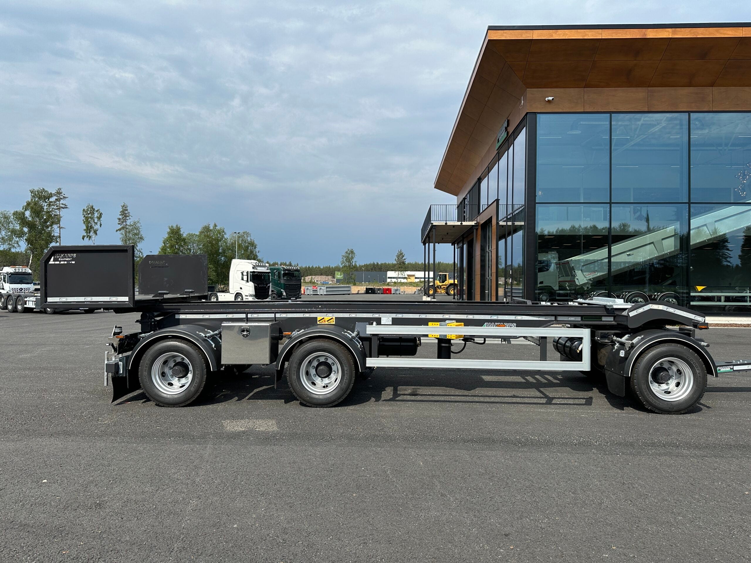 3 axlad 30 tons lastväxlarvagn med tipp och glider