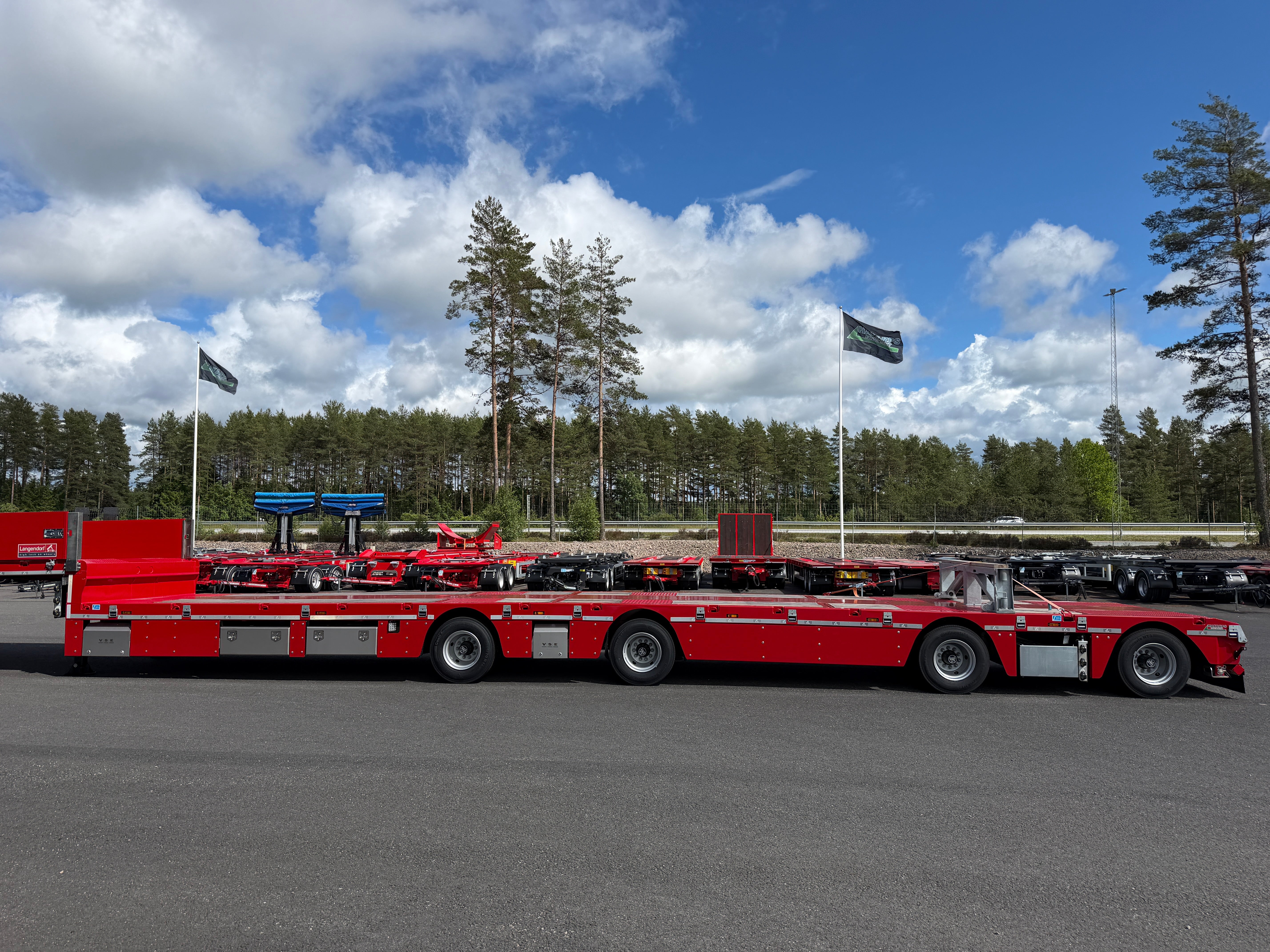 Langendorf 4 axlad 18,4m jumbotrailer med VSE styrning