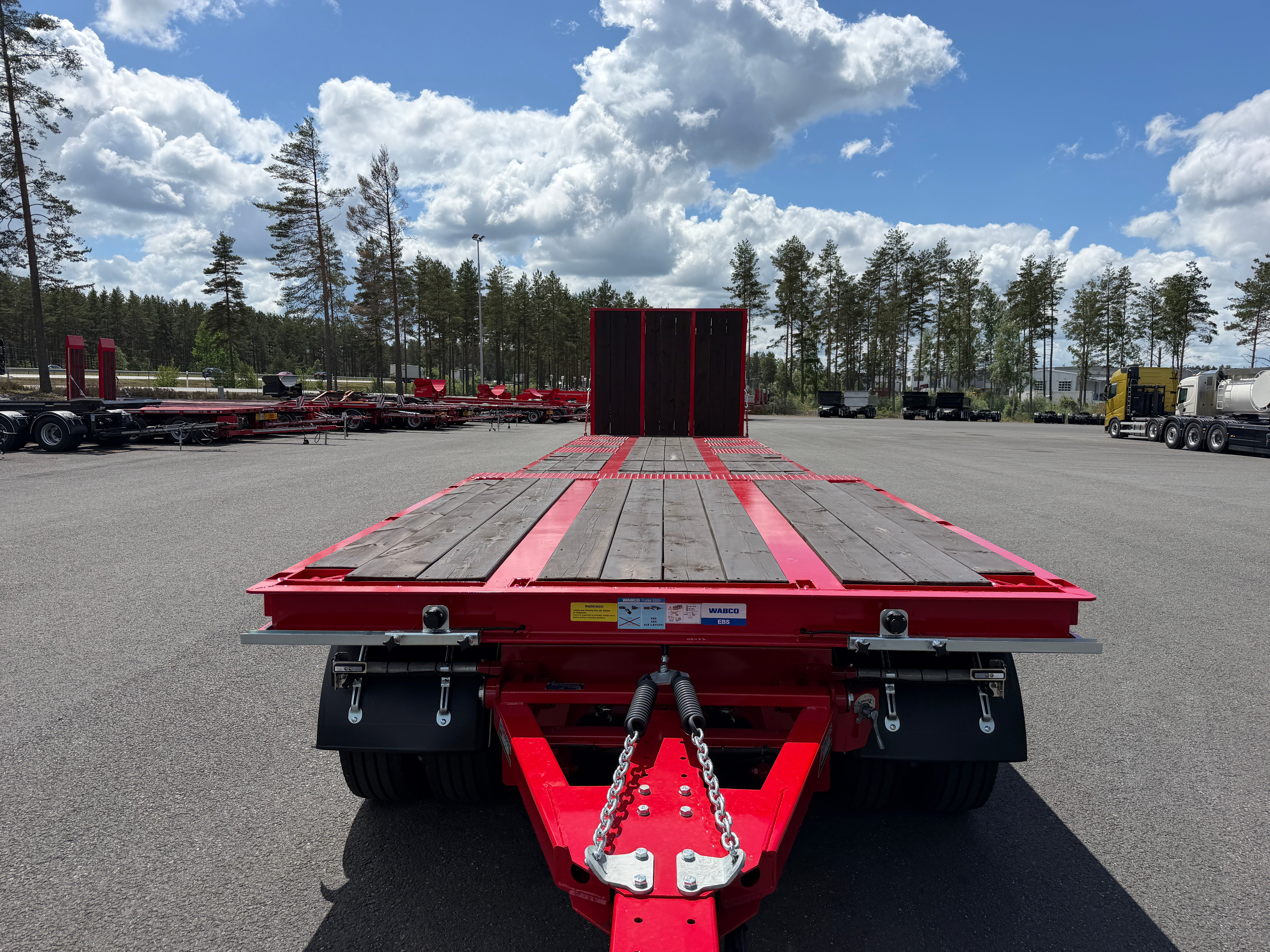 5 axlad 42 tons maskinvagn med hydraulisk ramp fullbredd