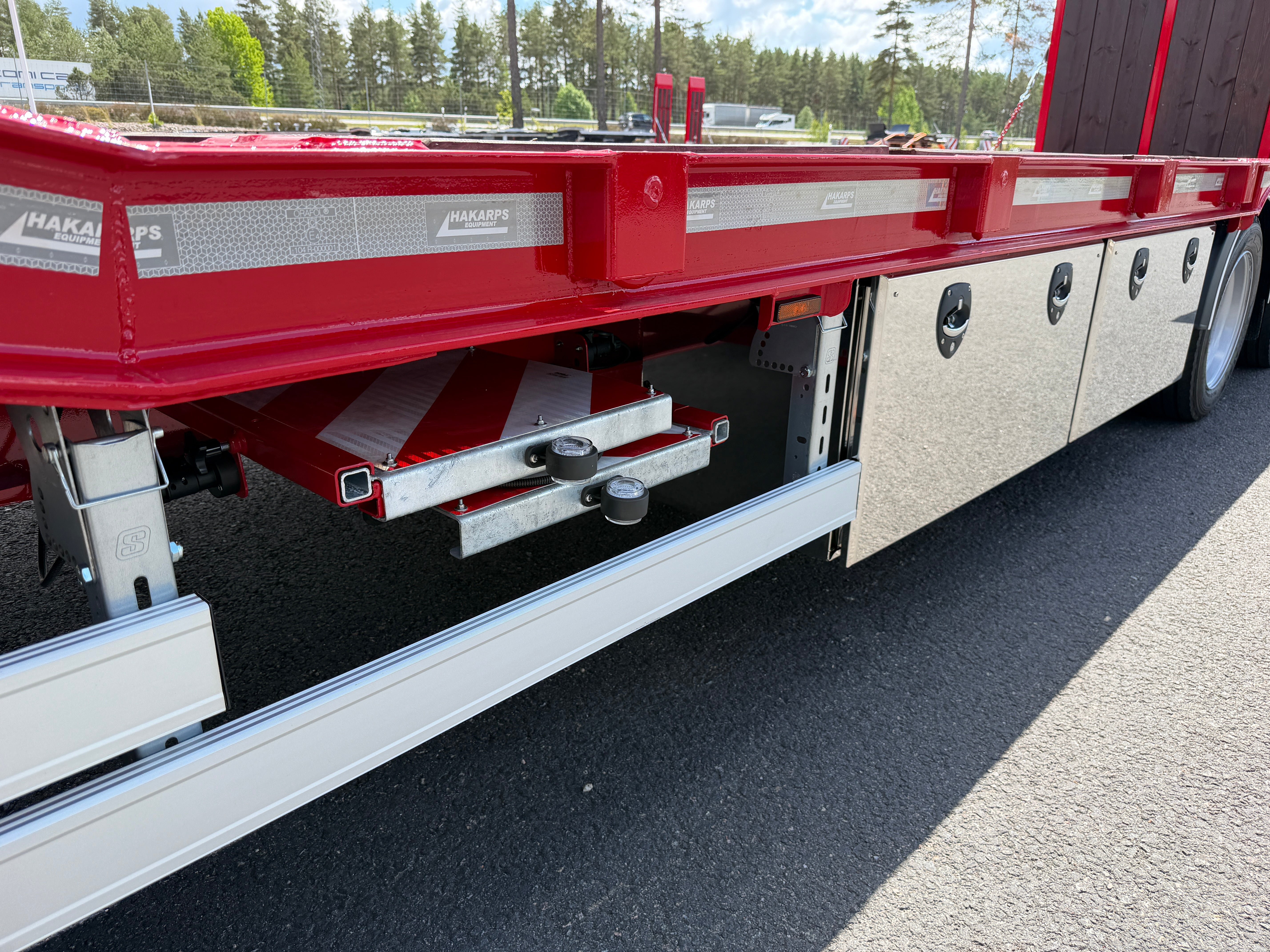 5 axlad 42 tons maskinvagn med hydraulisk ramp fullbredd