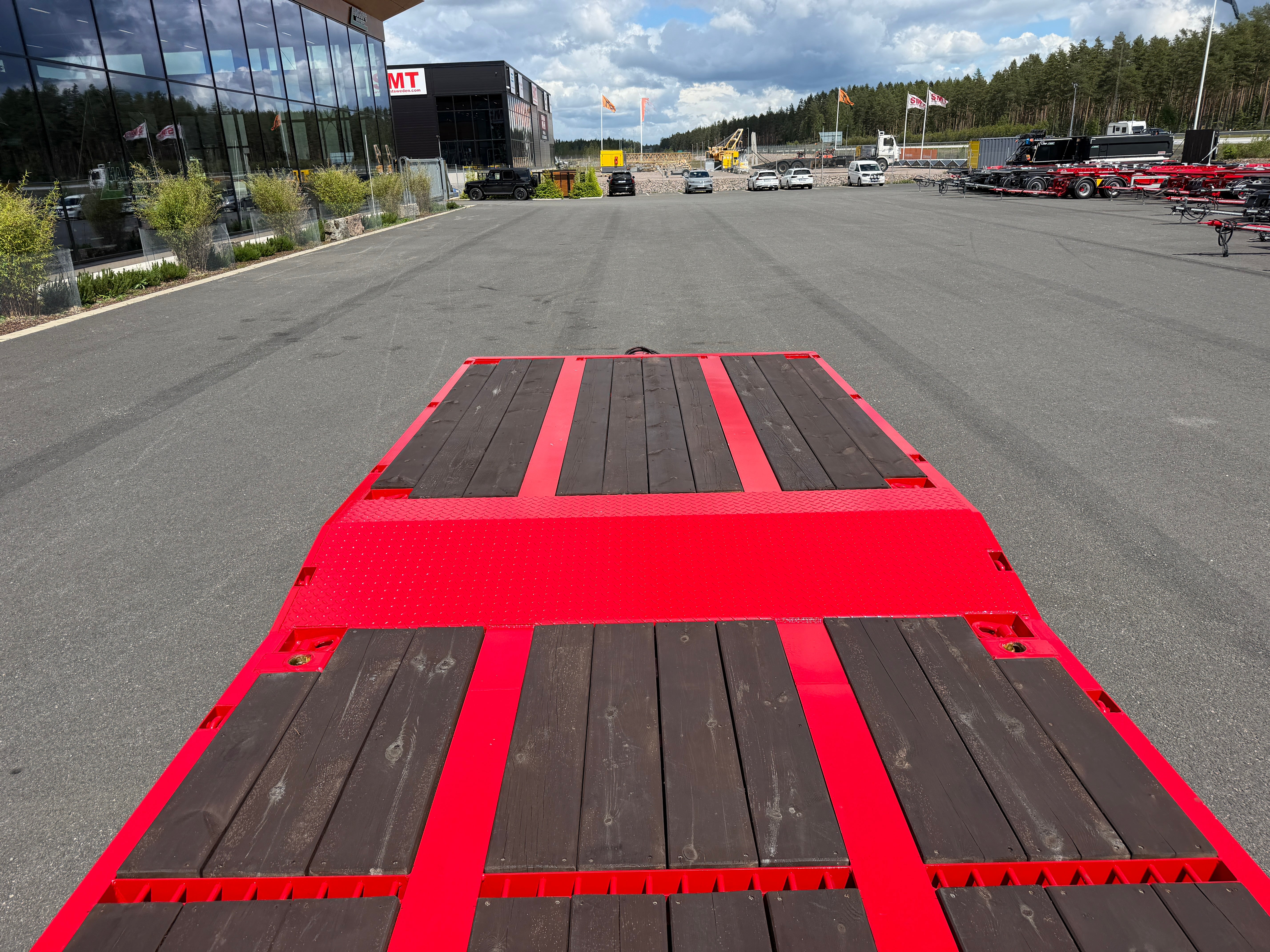 5 axlad 42 tons maskinvagn med hydraulisk ramp fullbredd