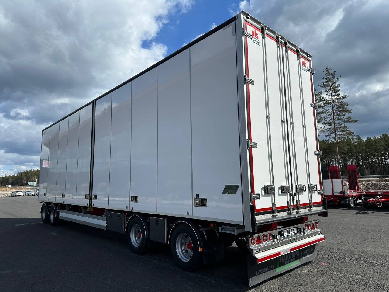 Hakarps - PLS skåpvagn med öppningsbar sida