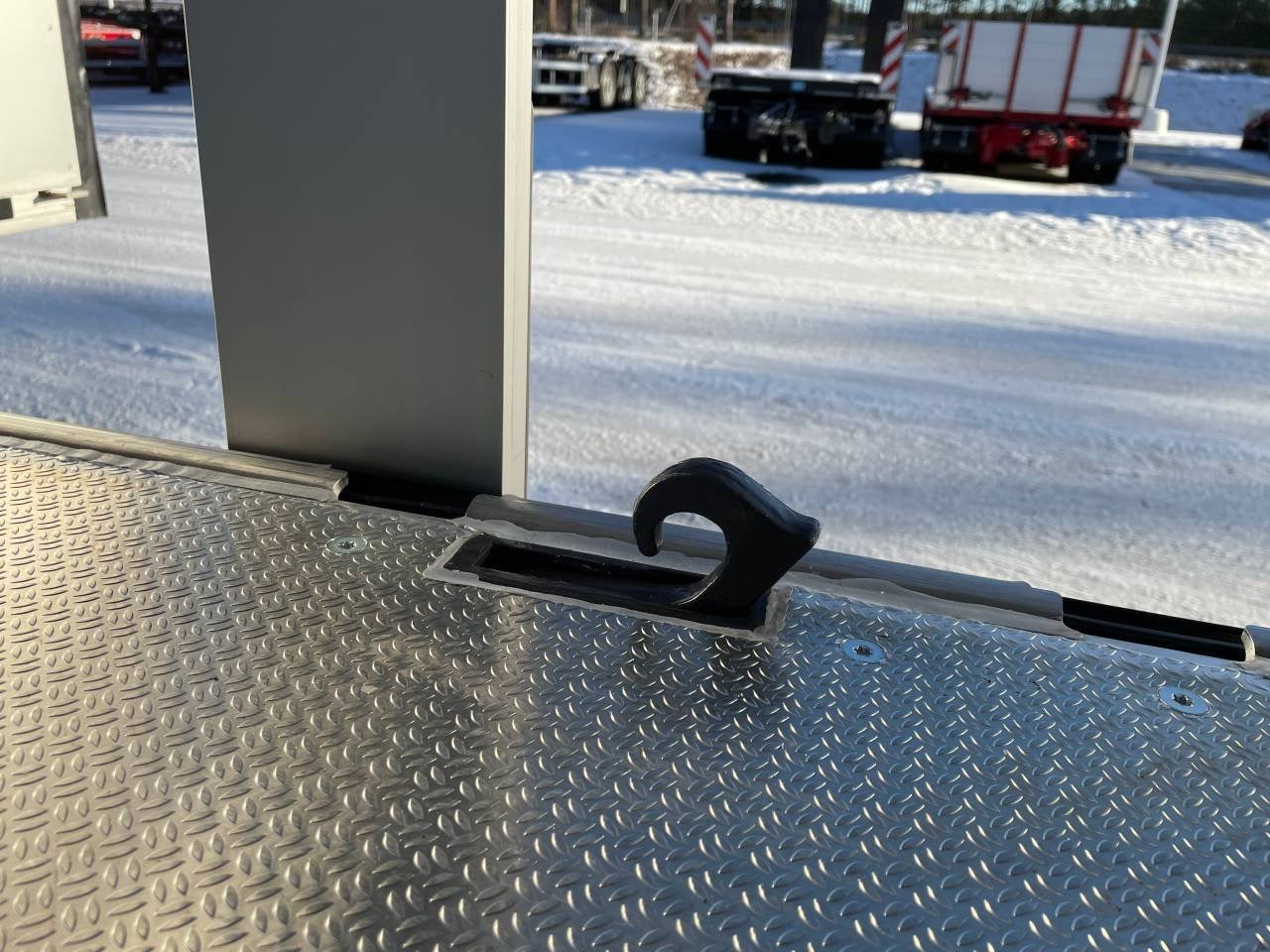 Hakarps - PLS skåpvagn med öppningsbar sida