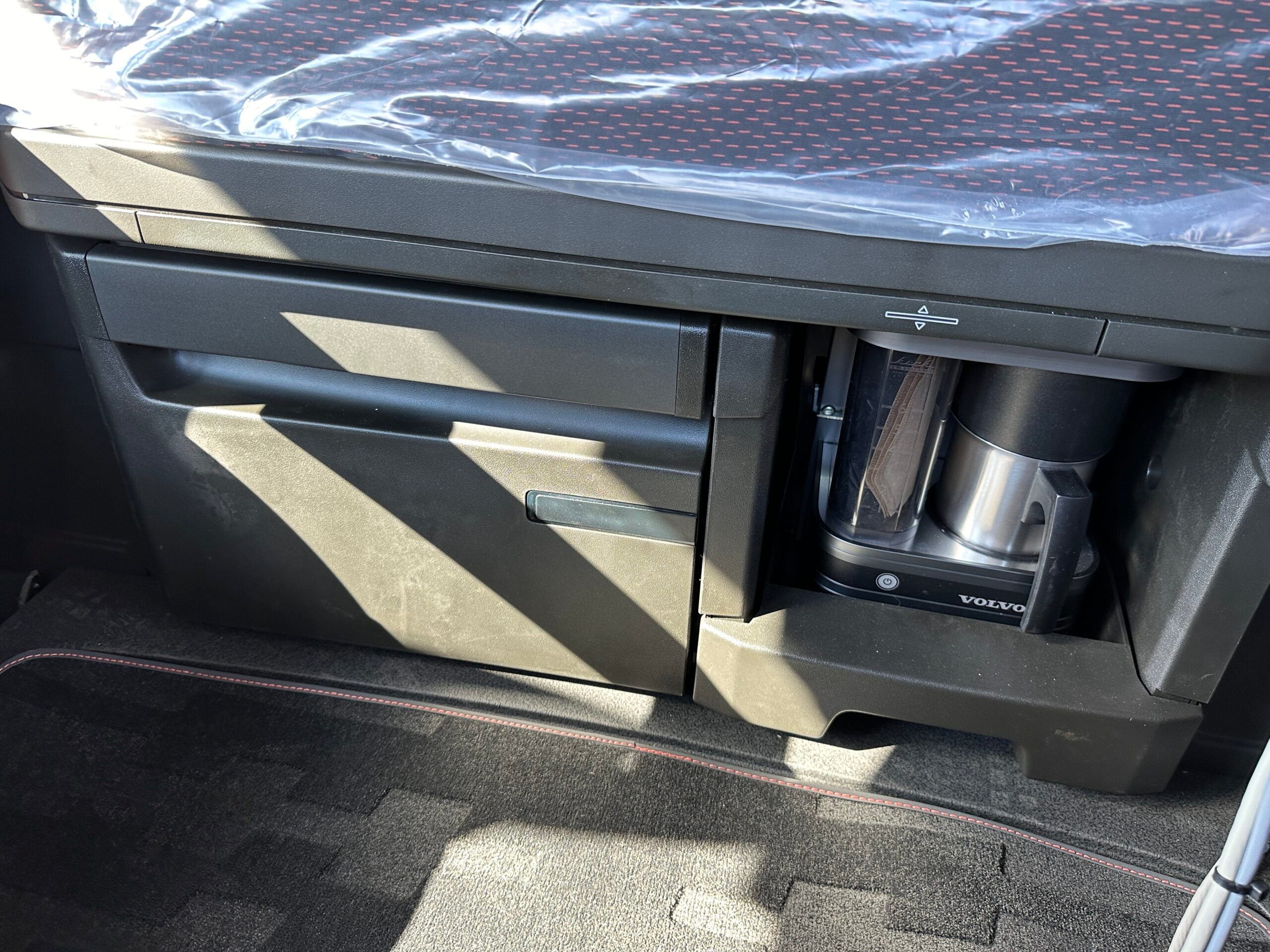 Volvo FH16 550 Tridem lastväxlare fullt plogutrustad med vridbart underbett