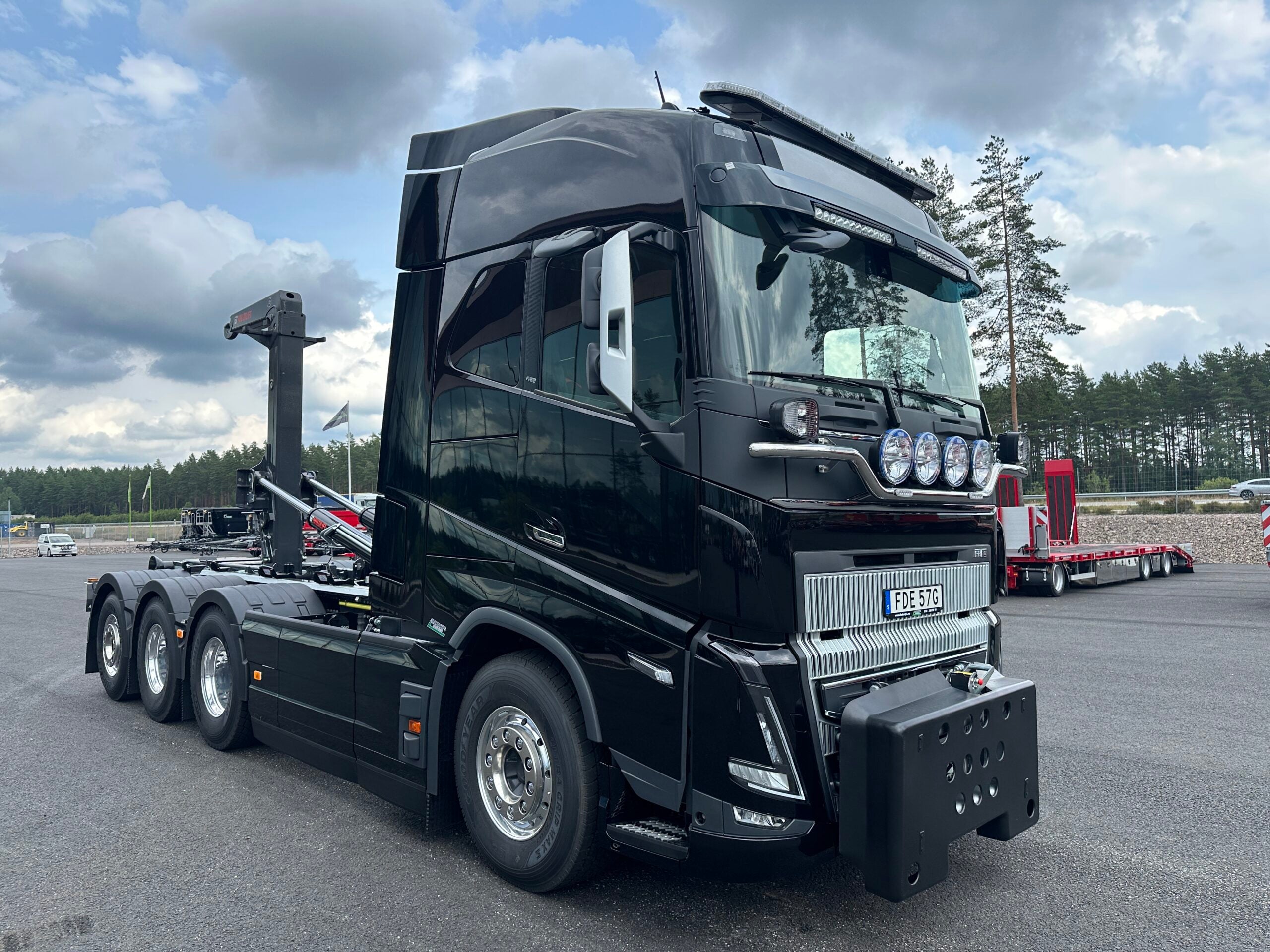 Volvo FH16 550 Tridem lastväxlare fullt plogutrustad