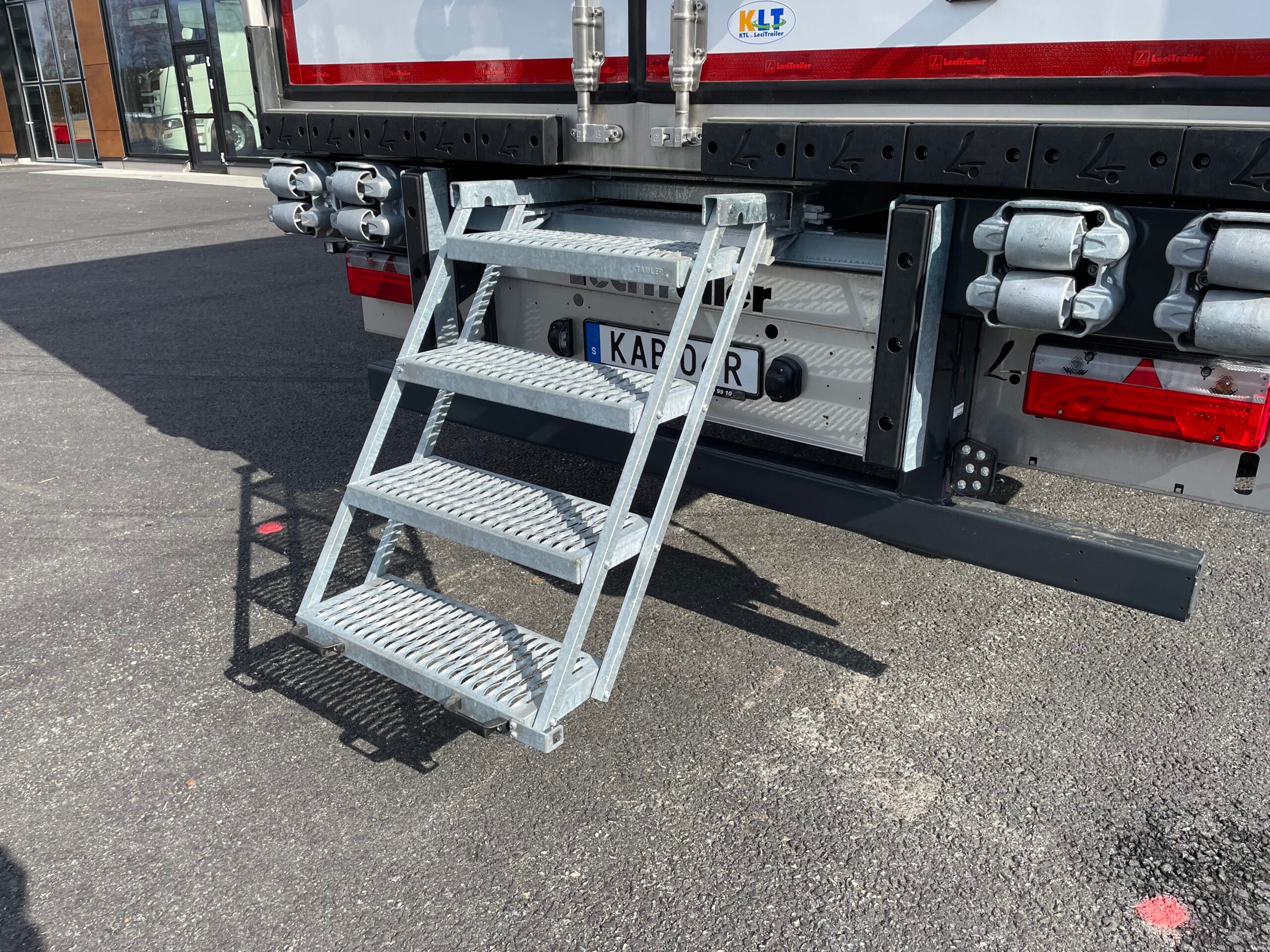 LECI Trailer - Frystrailer inrikes dubbla lastplan