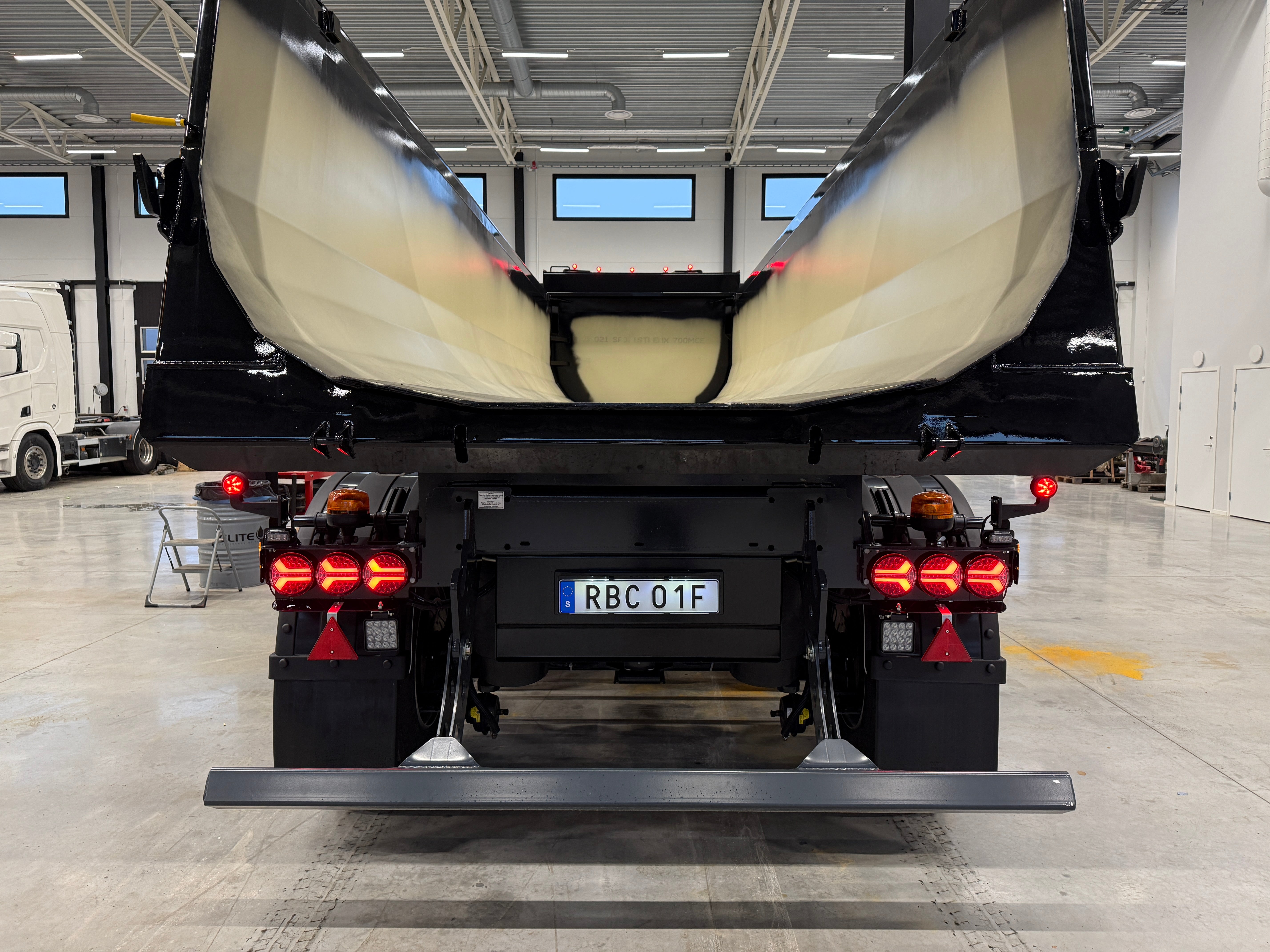 3 axlad LANGENDORF - Tipptrailer med skjutbar sista axel