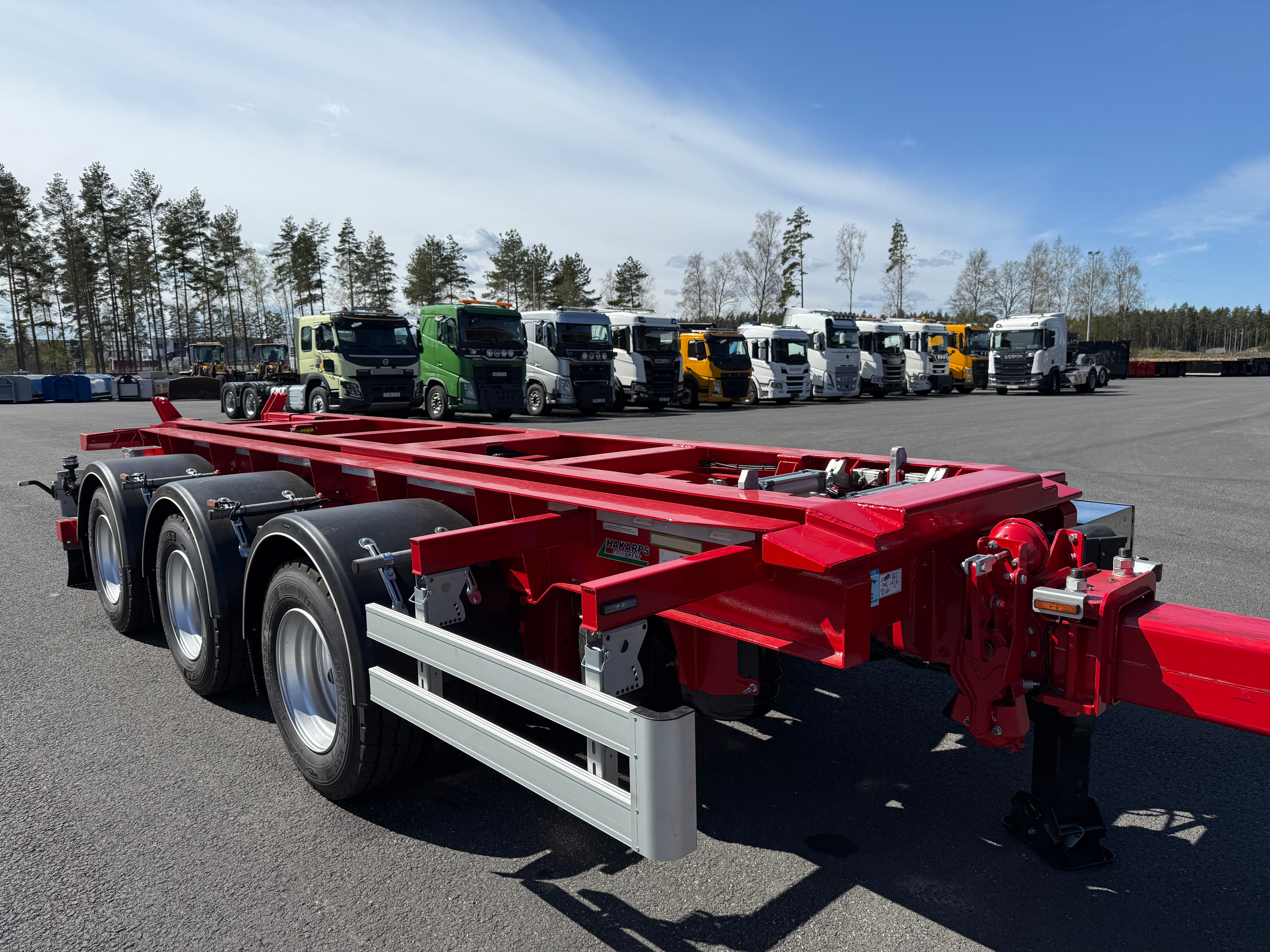 3 axlad 24 tons lastväxlarkärra dubbelhjul och tipp