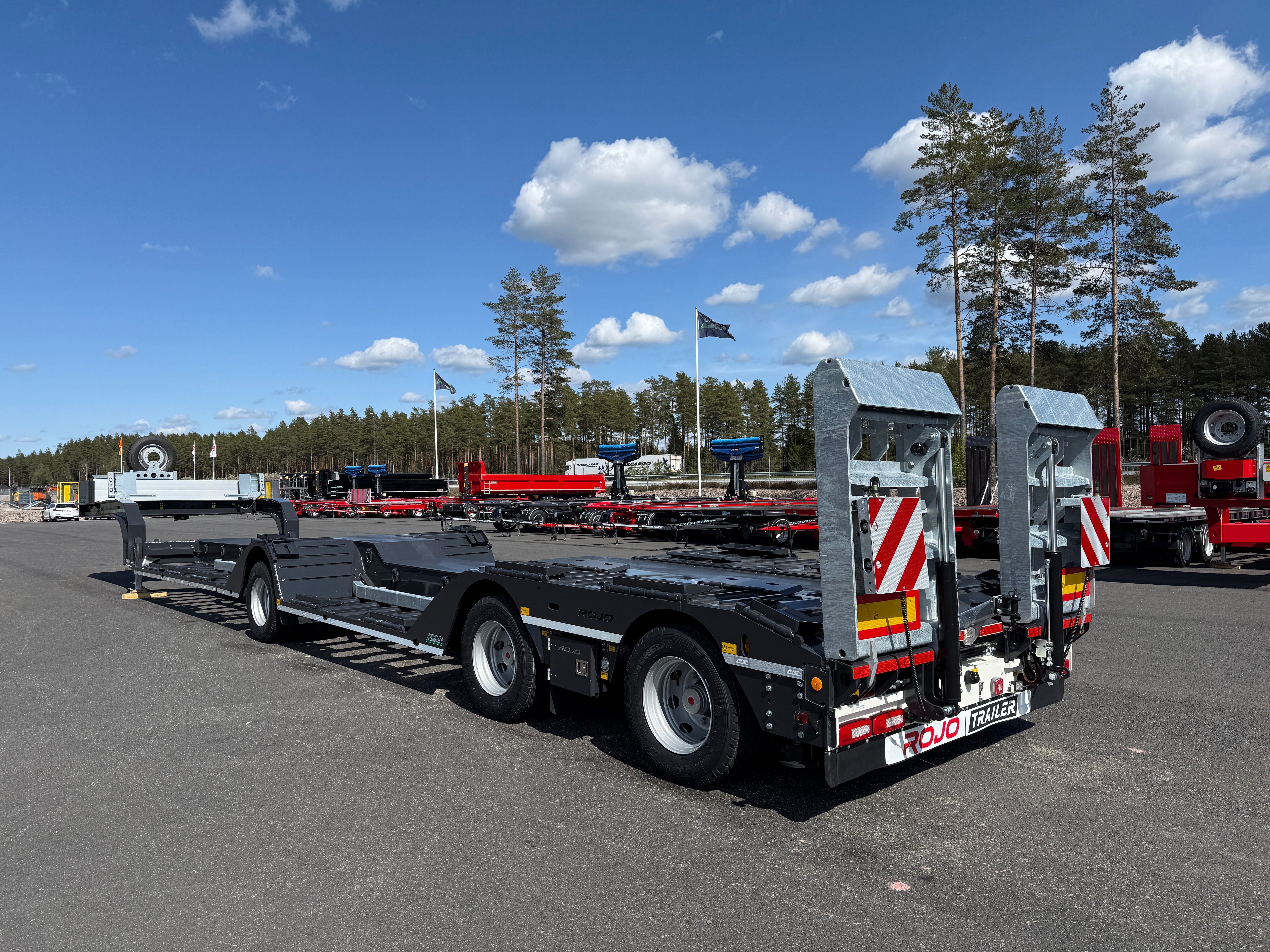 3 axlad ROJO skogsmaskinstrailer
