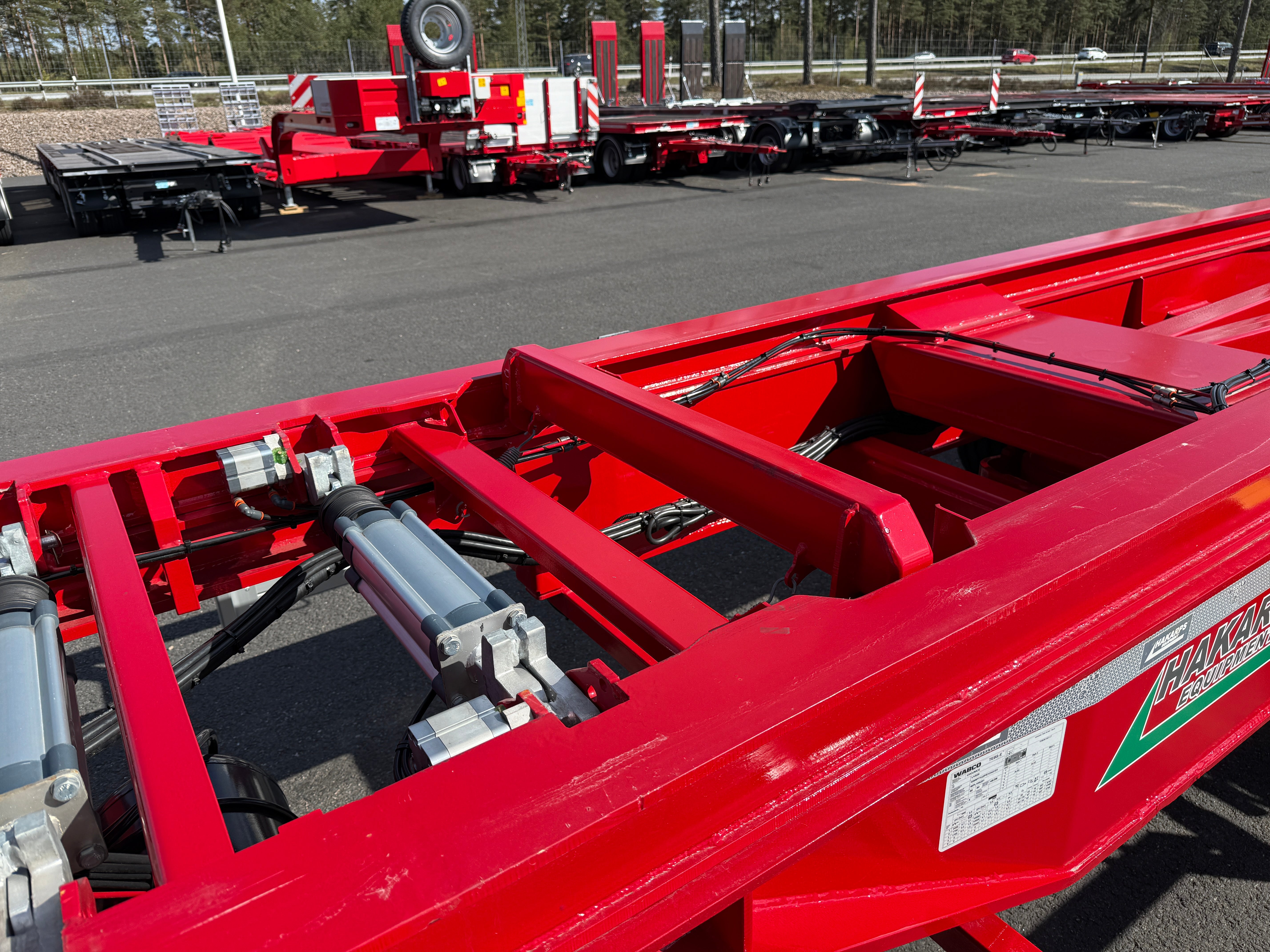 3 axlad 30 tons lastväxlarvagn med tipp och glider