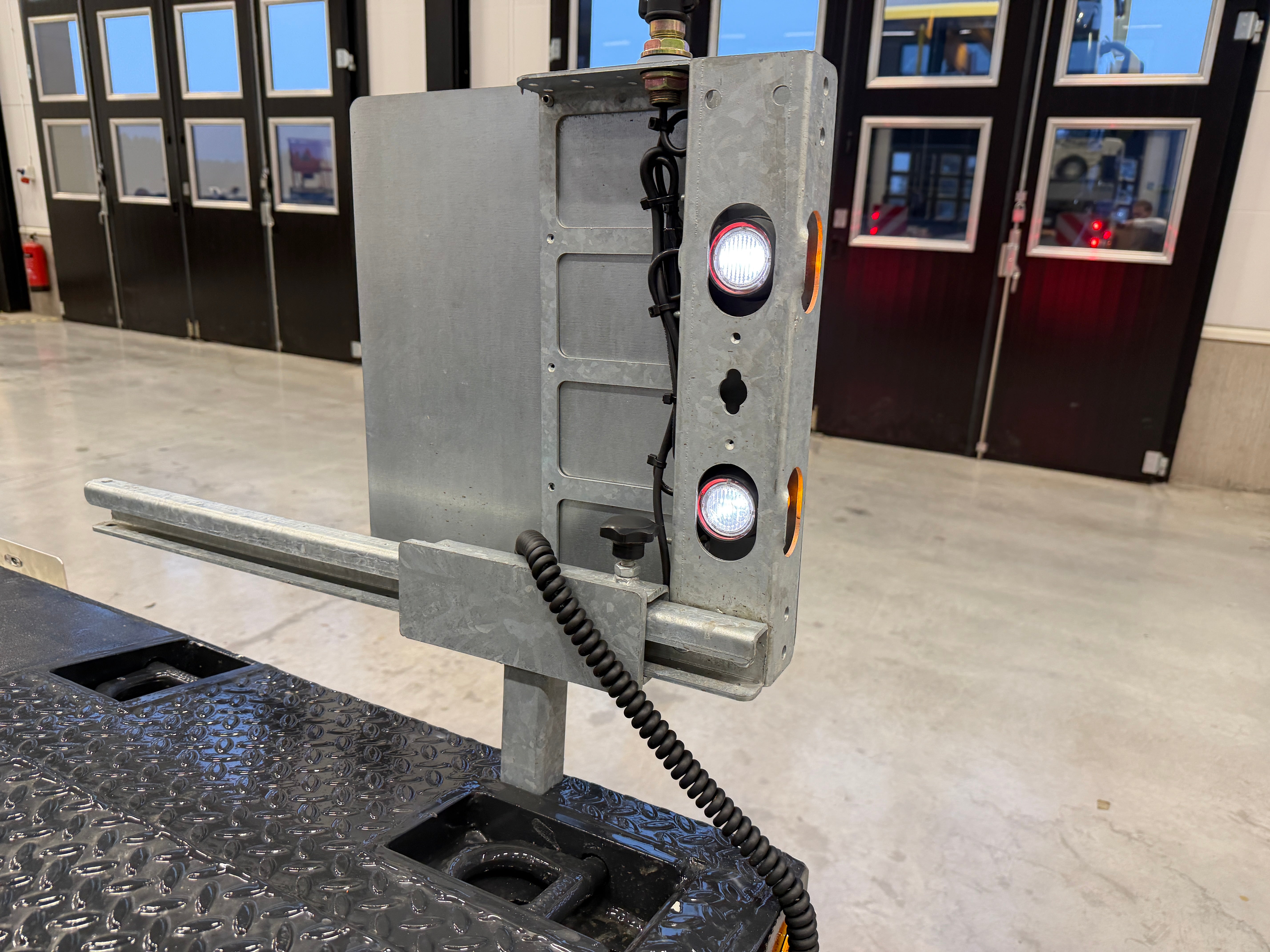 4 axlad ROJO maskintrailer avbröstningsbar svanhals med trumbon