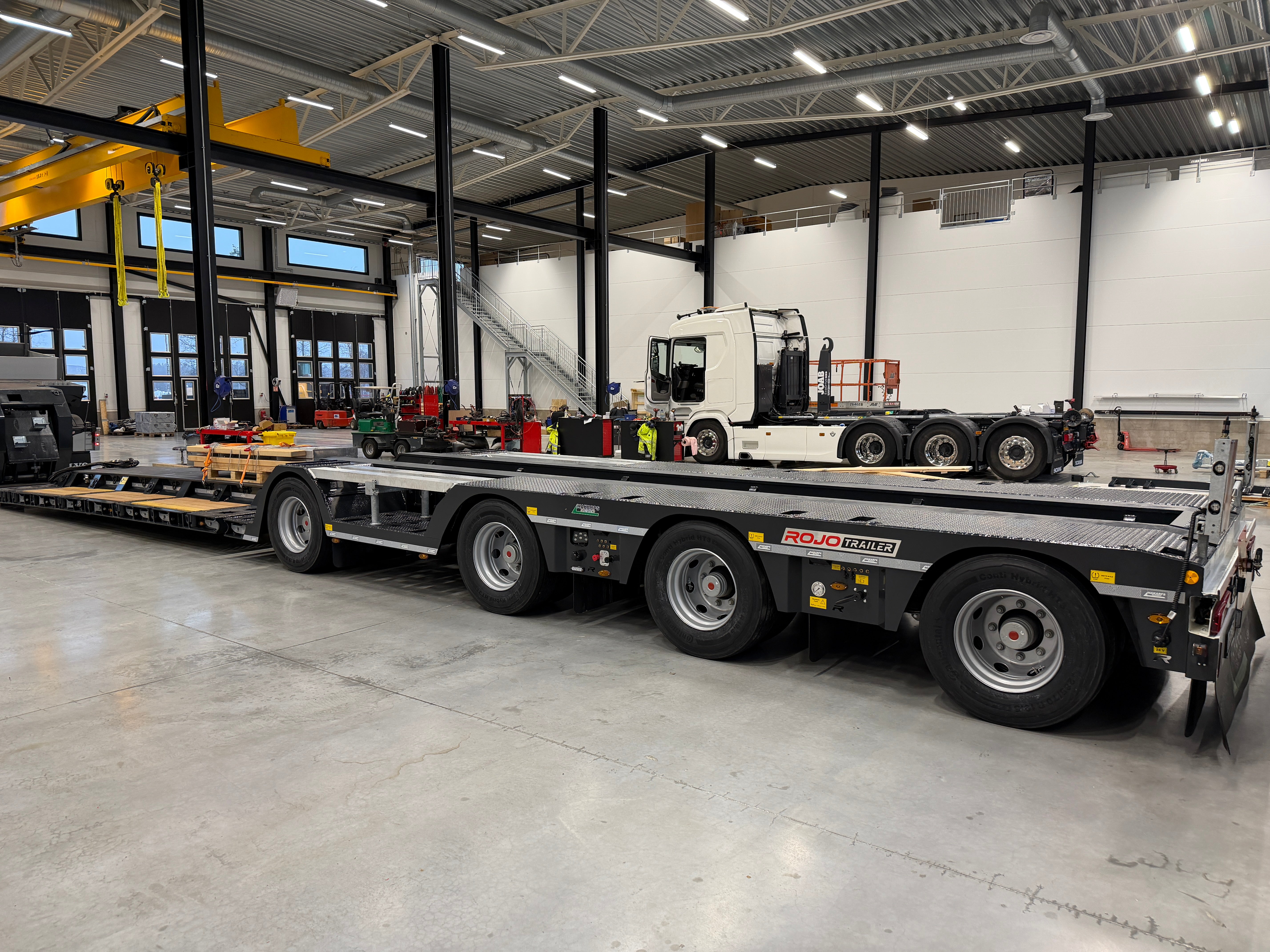 4 axlad ROJO maskintrailer avbröstningsbar svanhals med trumbon