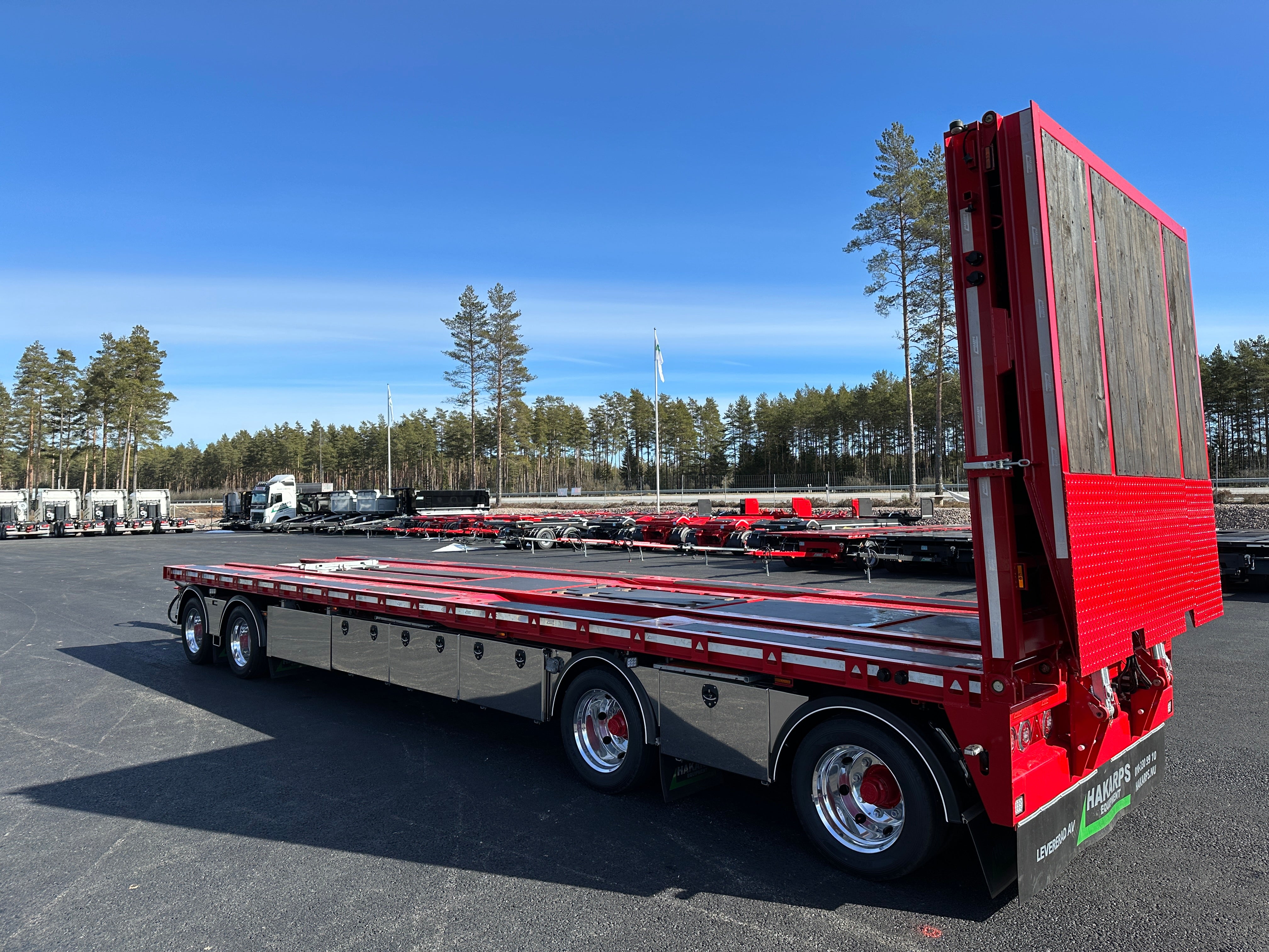 4 axlad 38 tons maskinvagn / lastväxlarvagn kombi med hydraulisk skjutkolv
