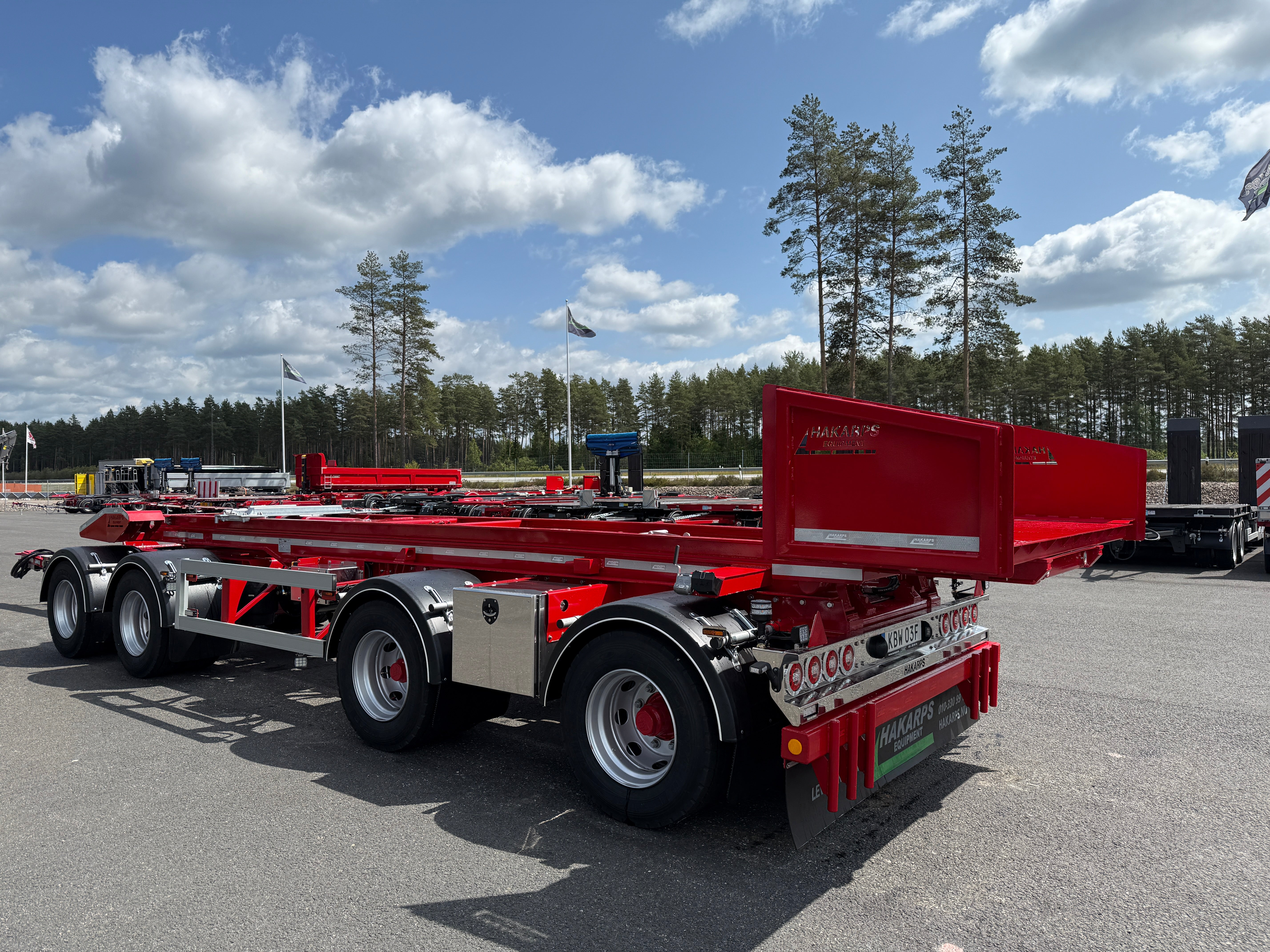 38 tons lastväxlarvagn med tipp, skjutbar boggie och flak