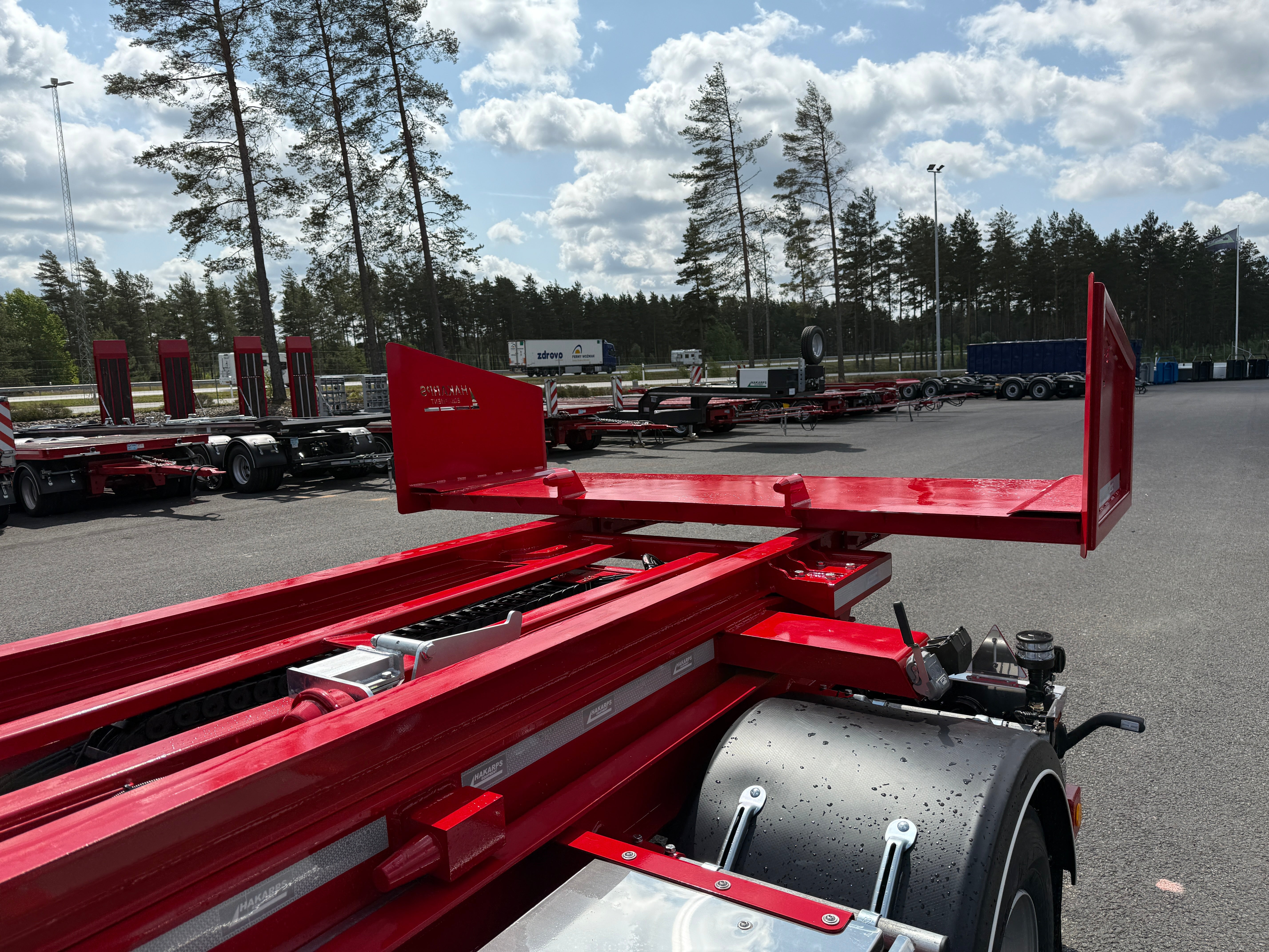 38 tons lastväxlarvagn med tipp, skjutbar boggie och flak