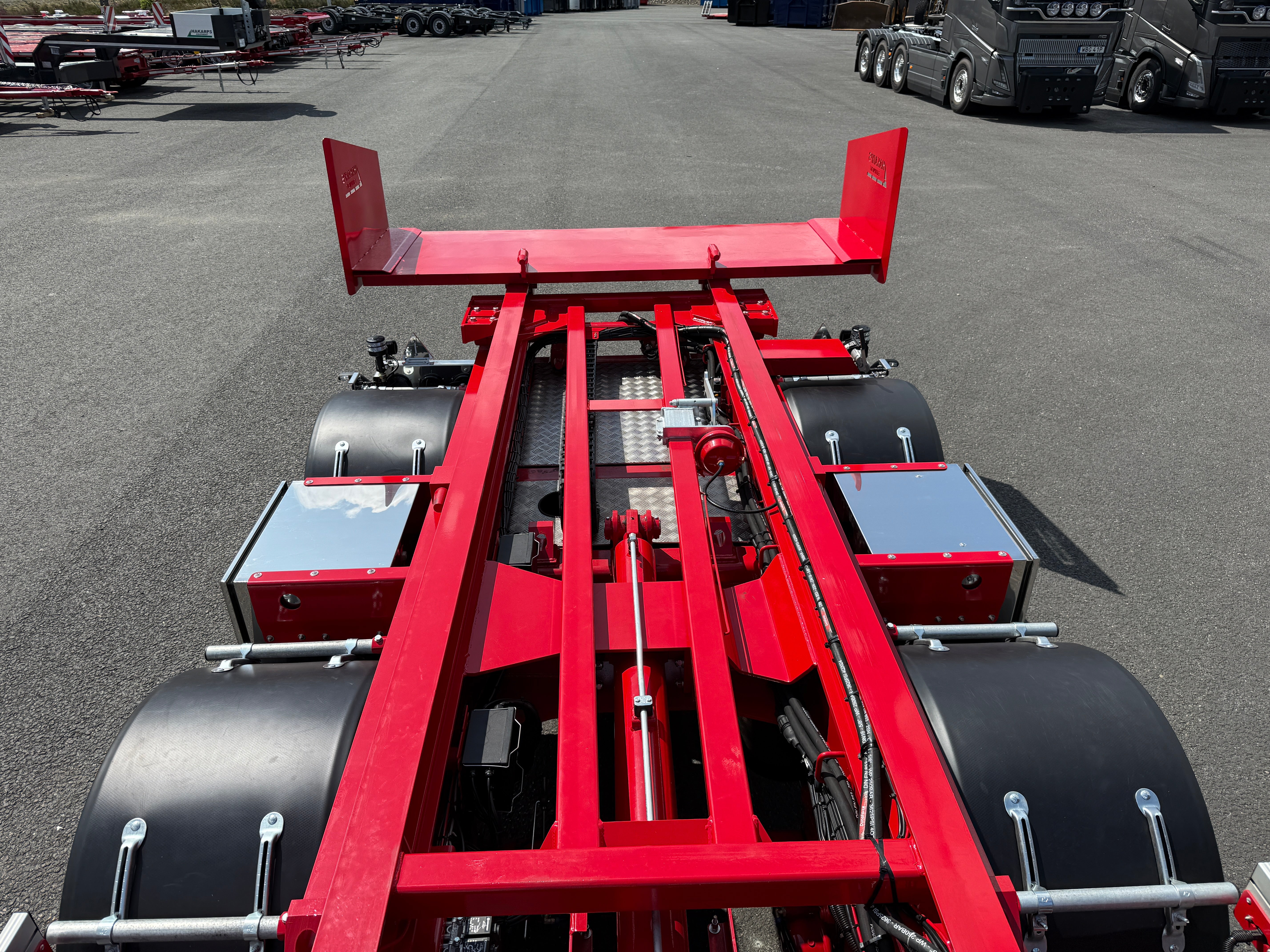 38 tons lastväxlarvagn med tipp, skjutbar boggie och flak