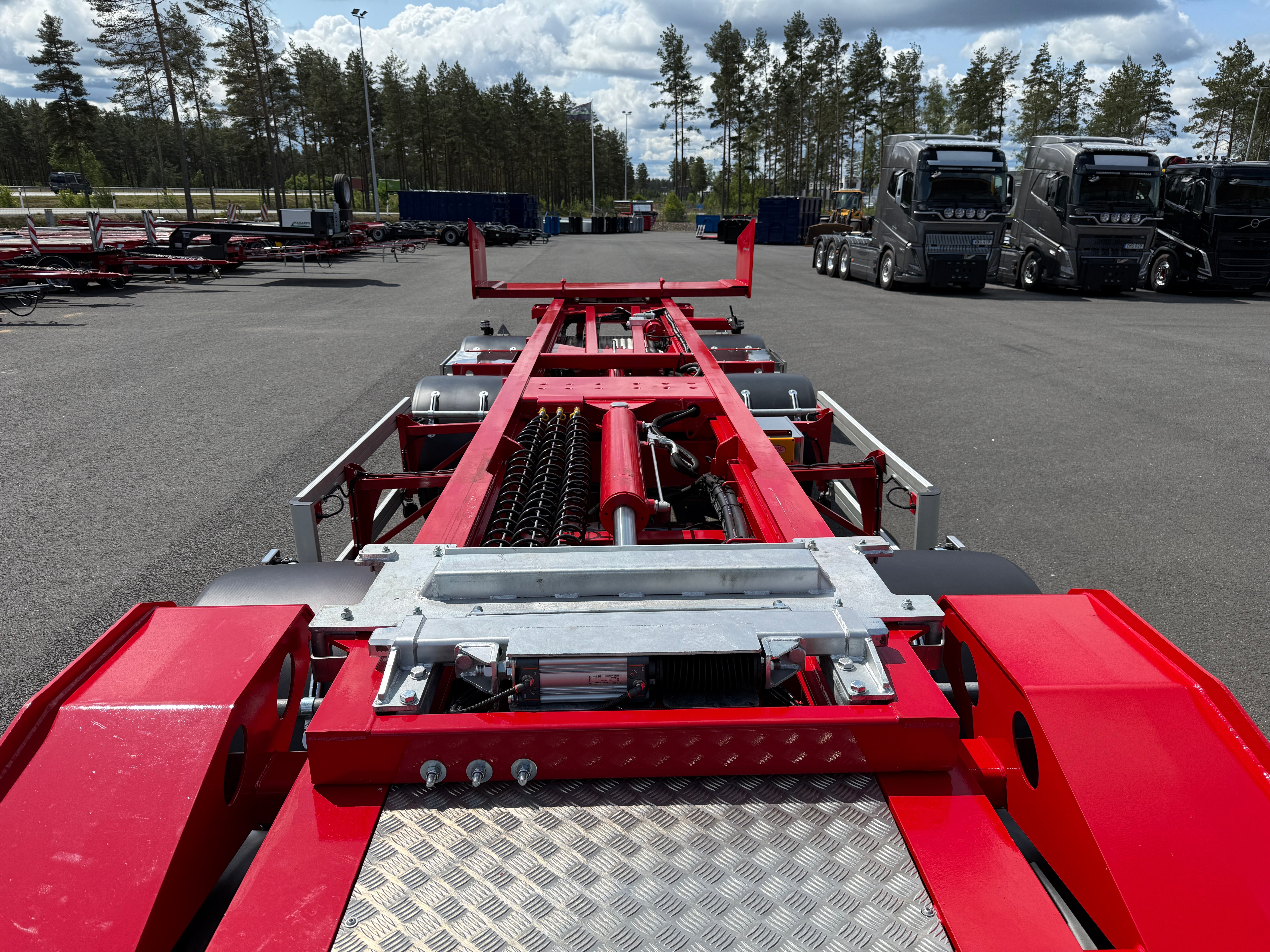 38 tons lastväxlarvagn med tipp, skjutbar boggie och flak