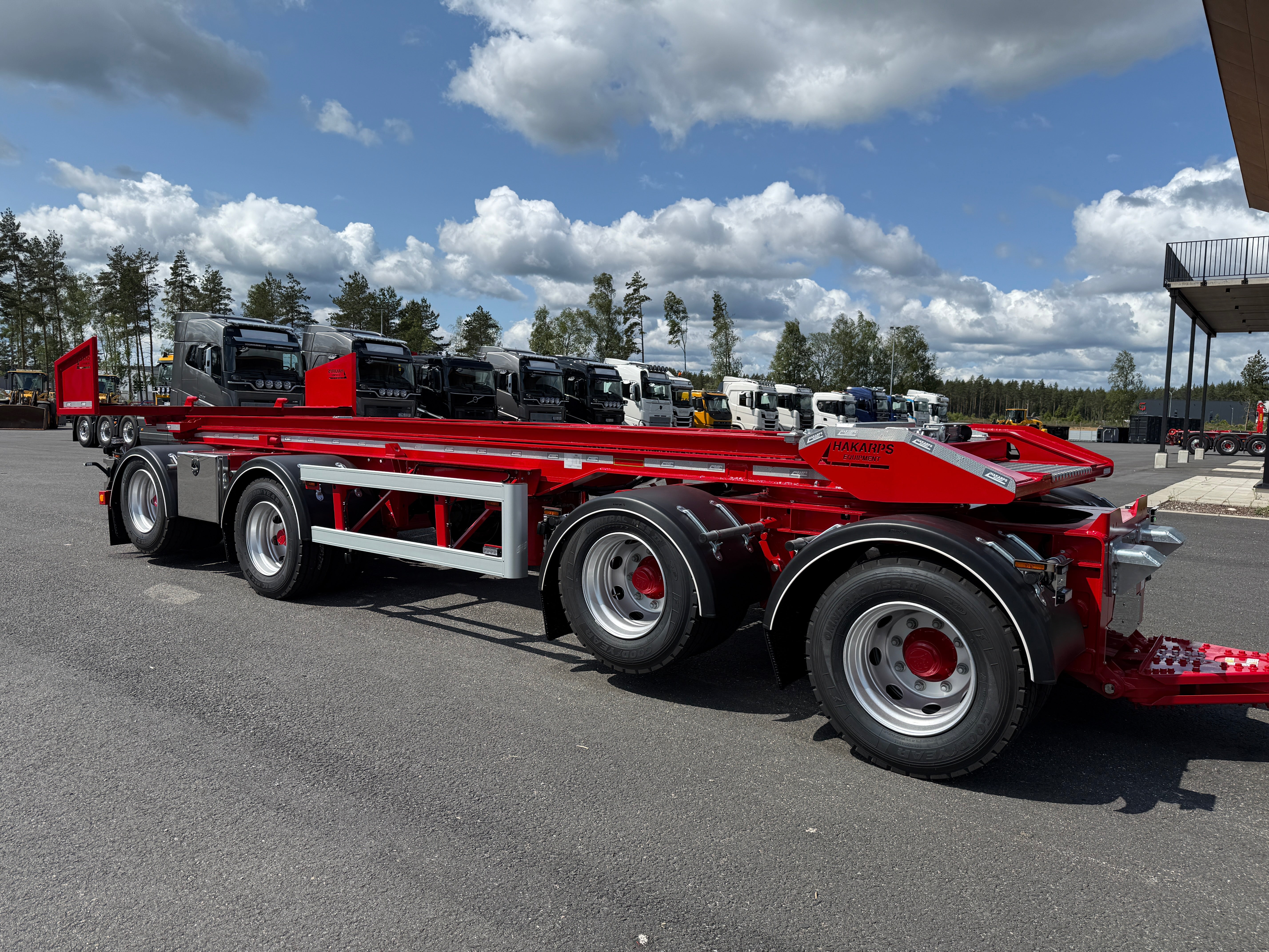 38 tons lastväxlarvagn med tipp, skjutbar boggie och flak