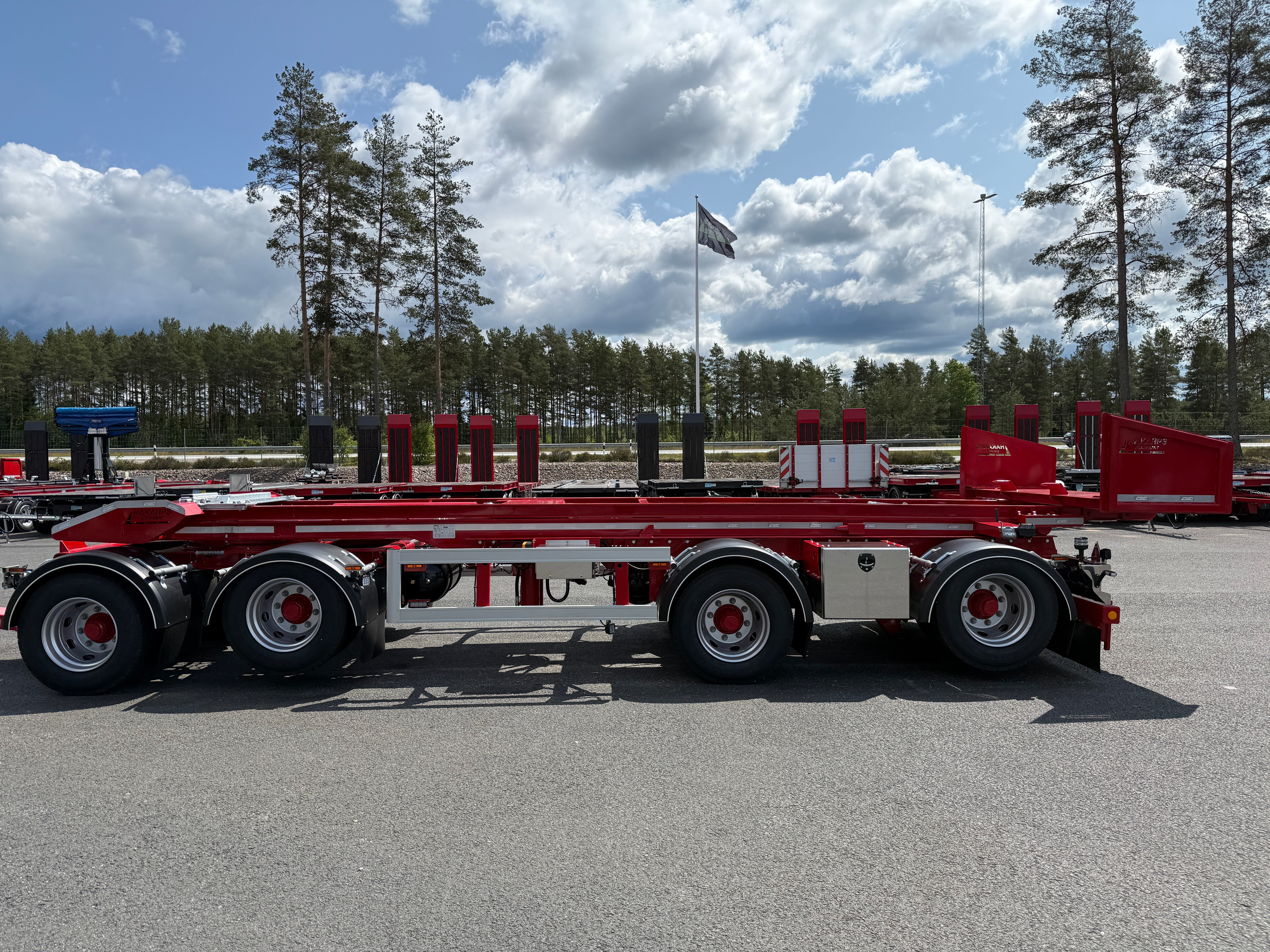 38 tons lastväxlarvagn med tipp, skjutbar boggie och flak
