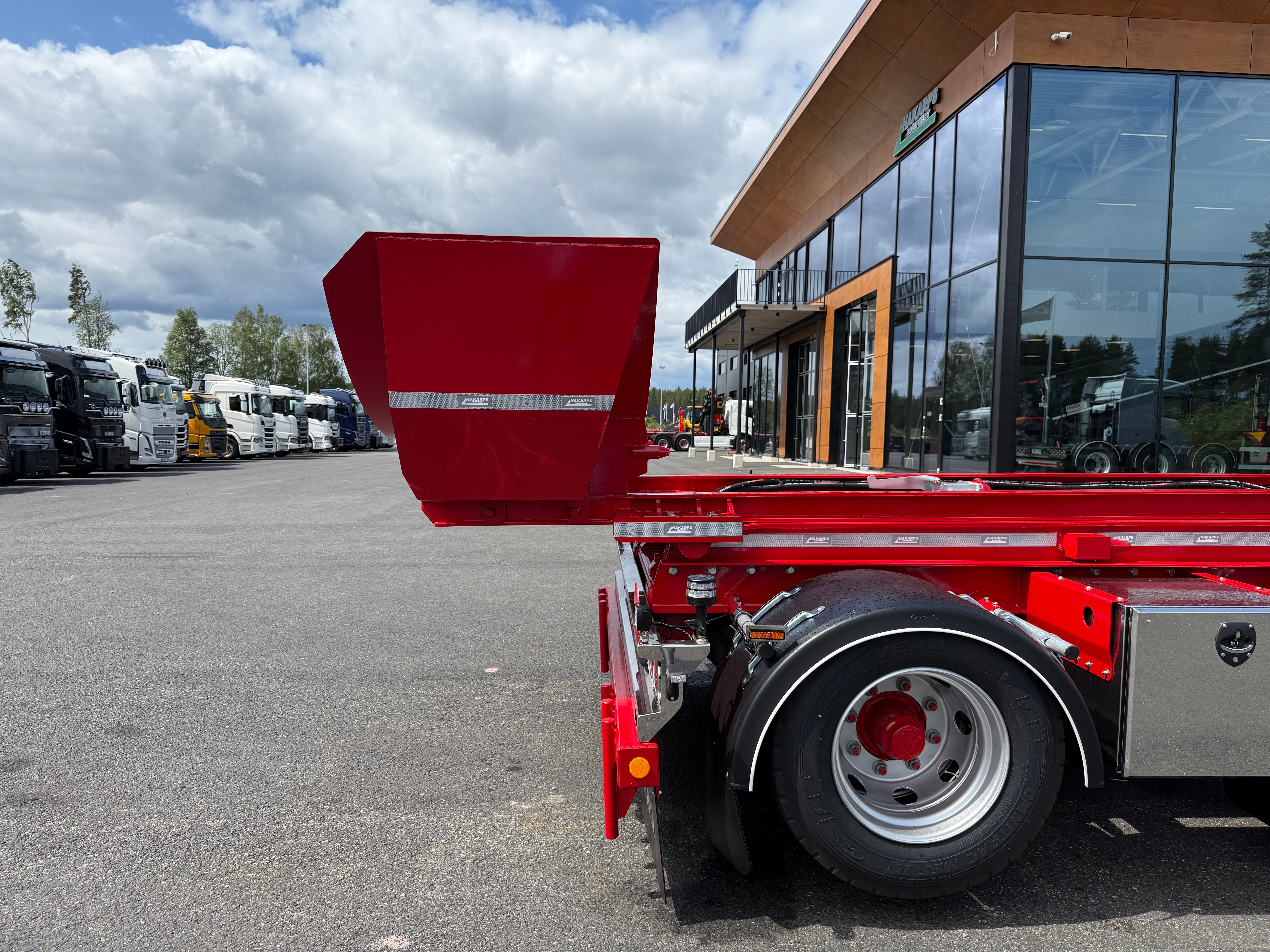 38 tons lastväxlarvagn med tipp, skjutbar boggie och flak