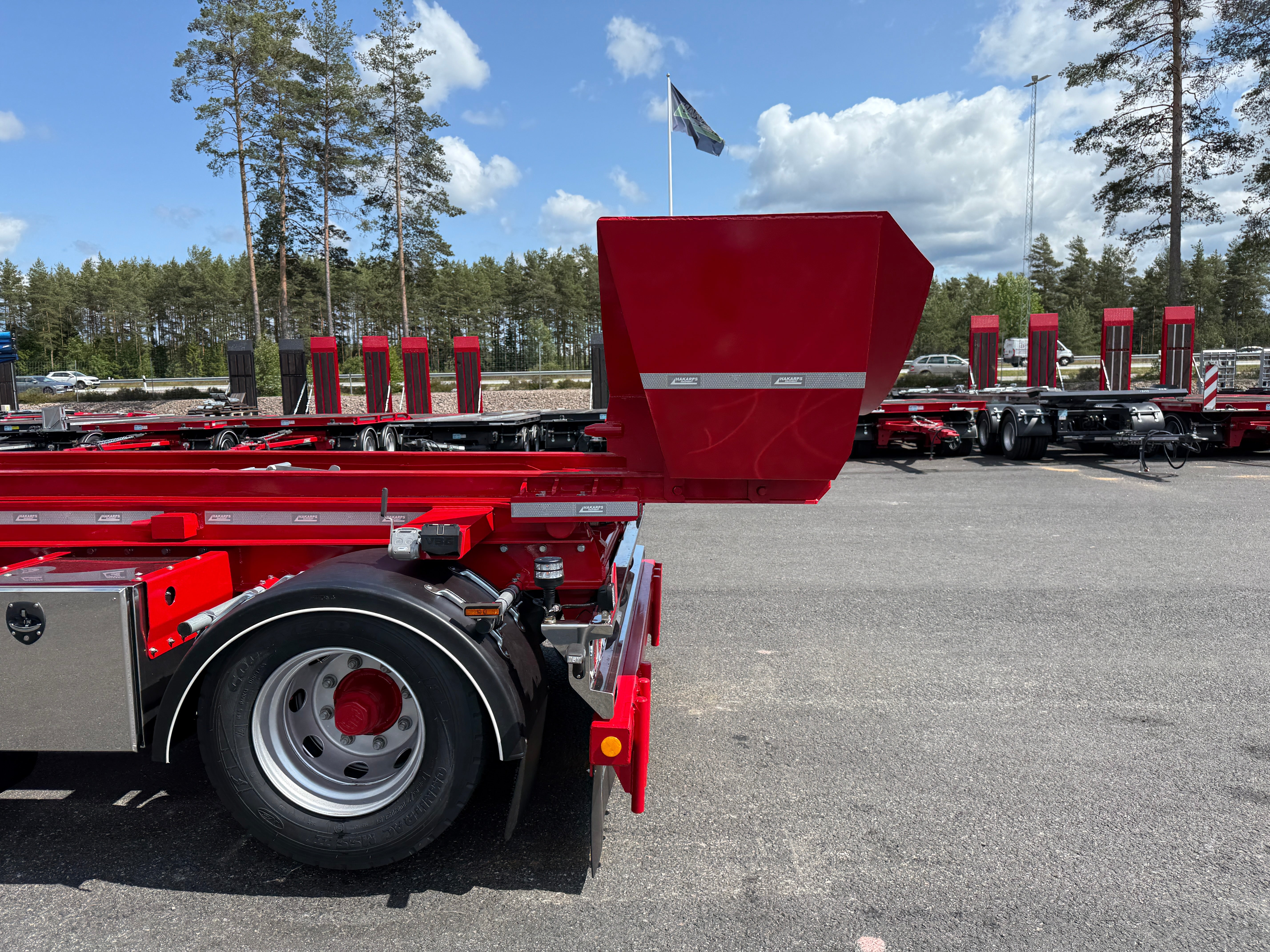 38 tons lastväxlarvagn med tipp, skjutbar boggie och flak
