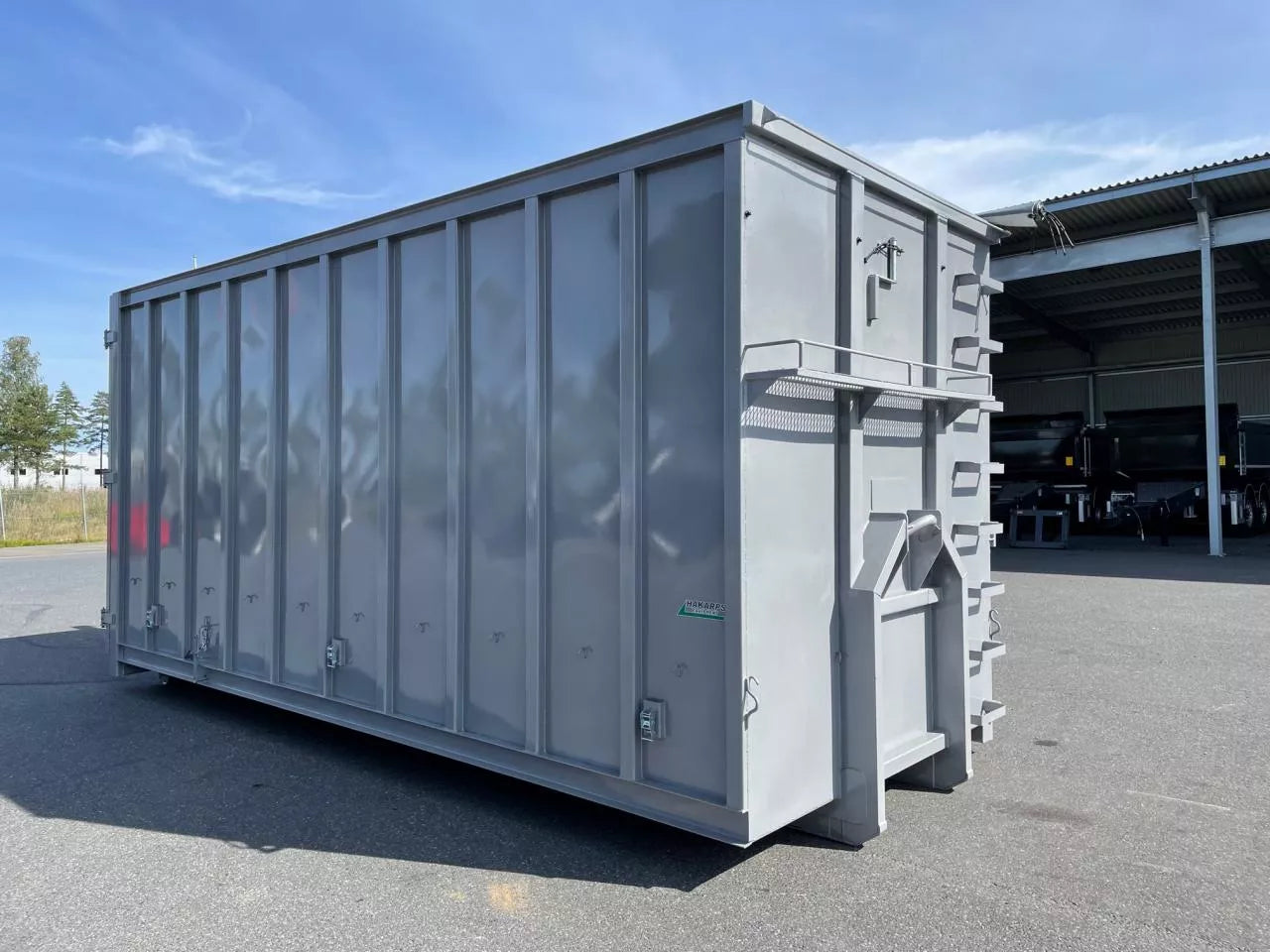 40m3 container med öppningsbar sida + kapell
