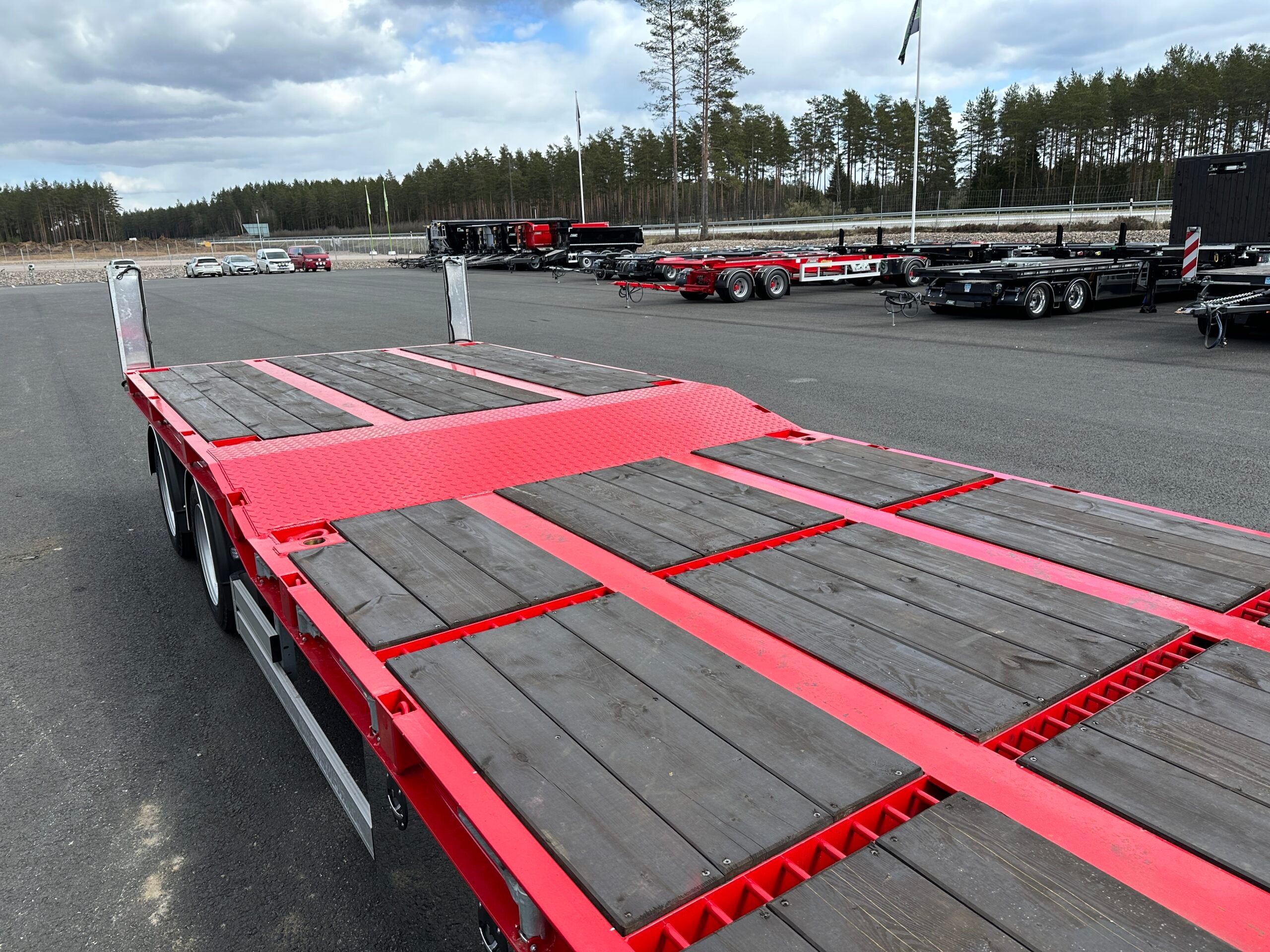 5 axlad 42 tons maskinvagn 2 ramper