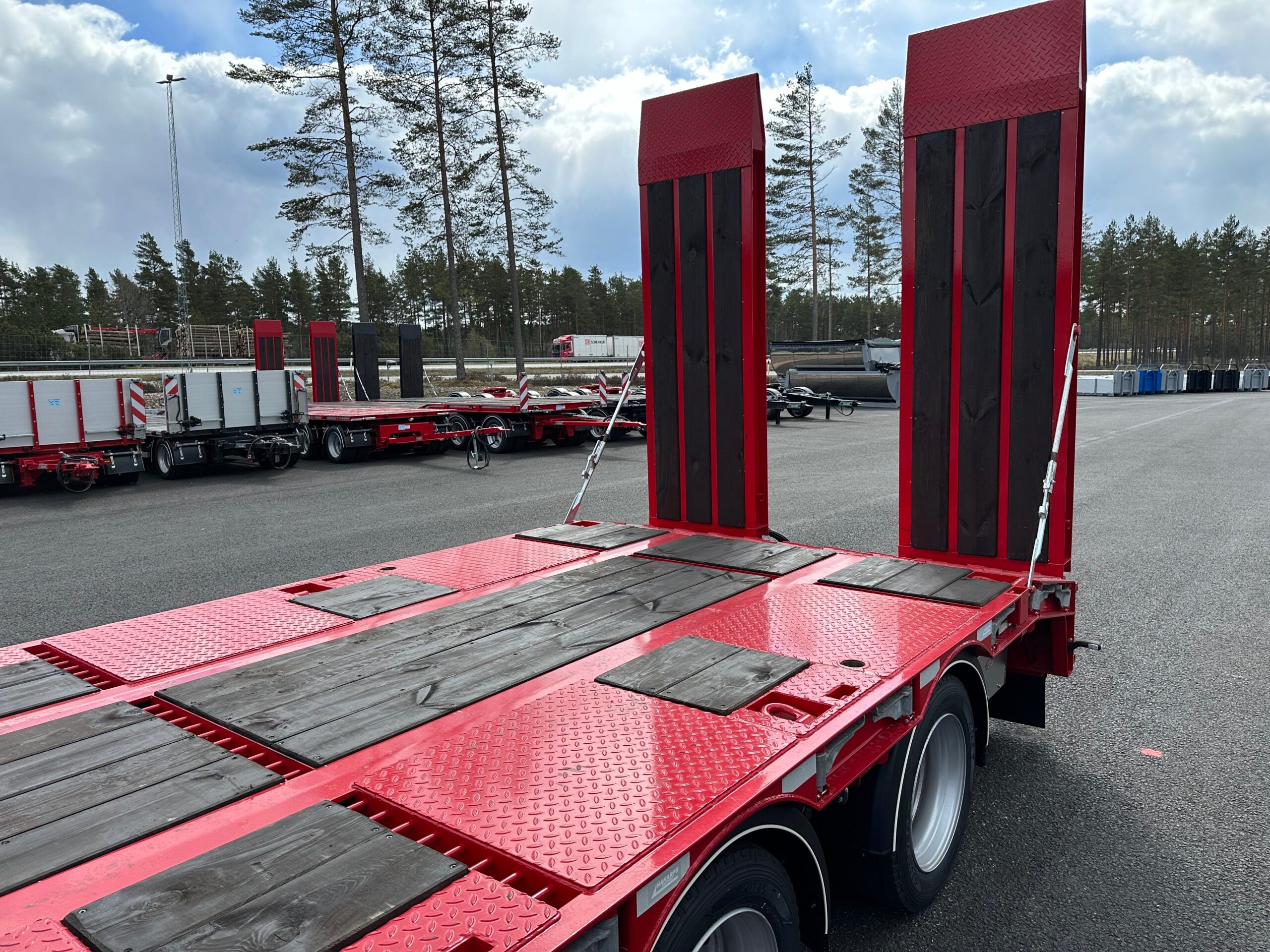 5 axlad 42 tons maskinvagn 2 ramper