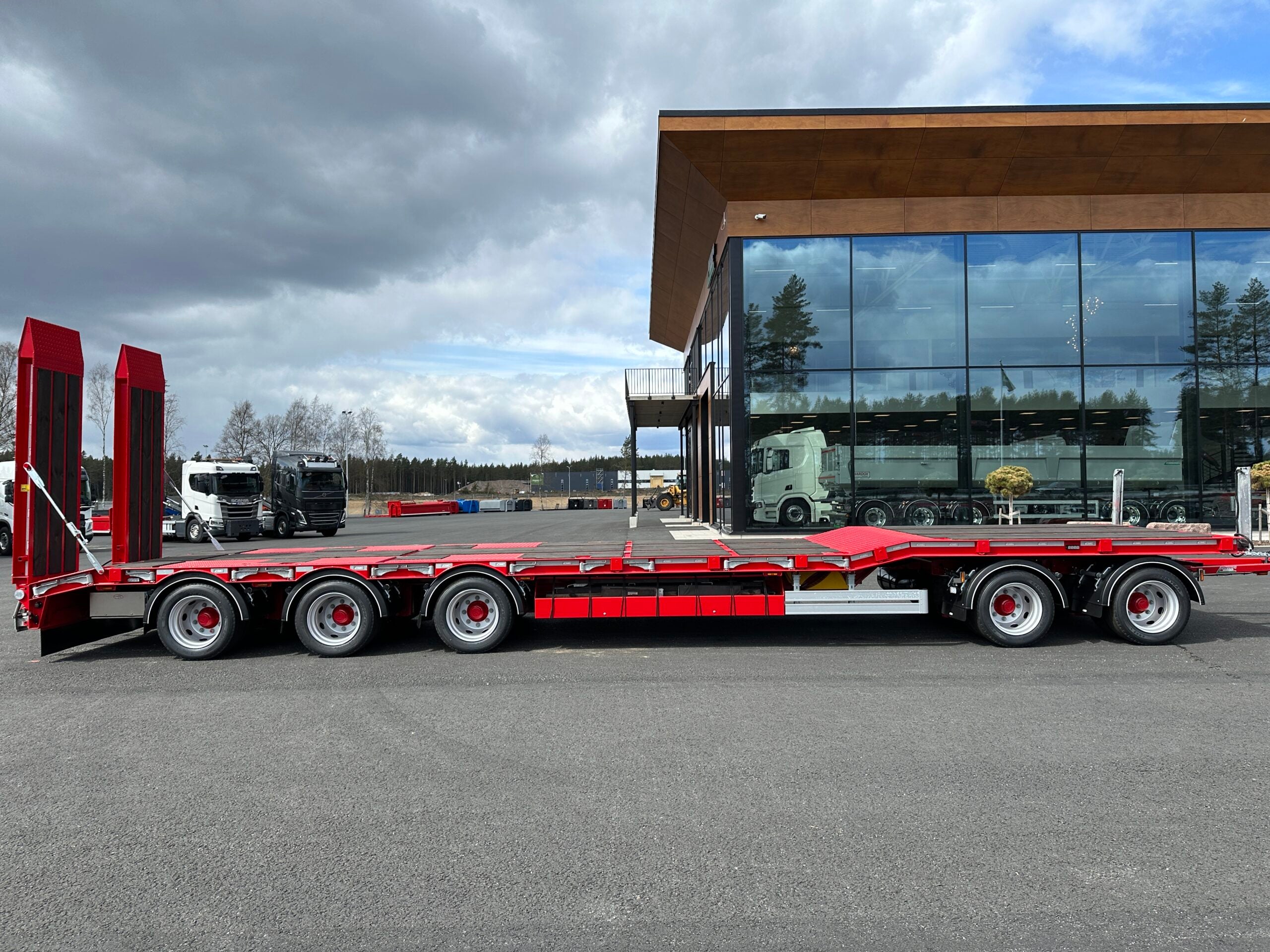 5 axlad 42 tons maskinvagn 2 ramper