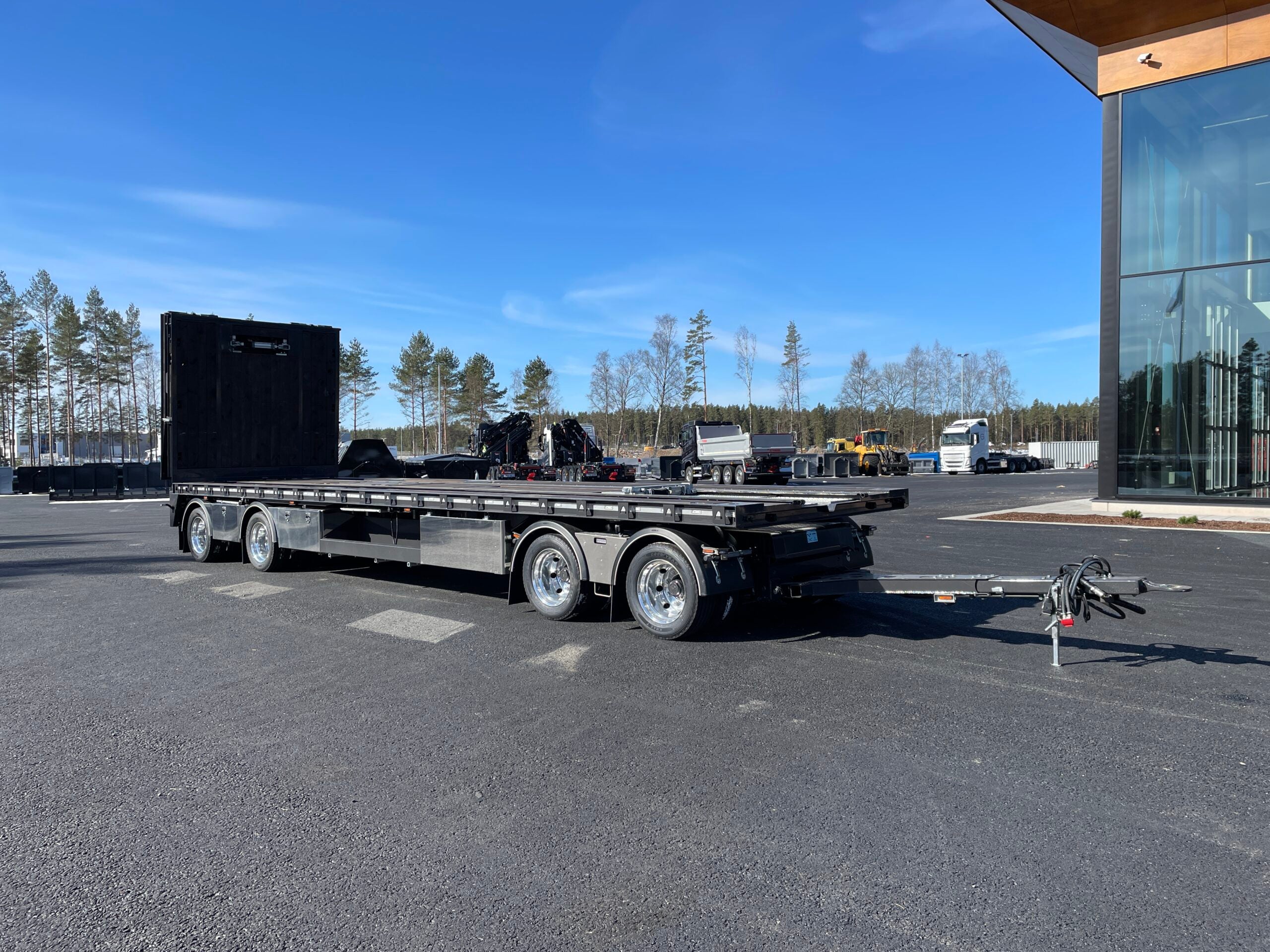 4 axlad 38 tons maskinvagn / lastväxlarvagn kombi med hydraulisk skjutkolv