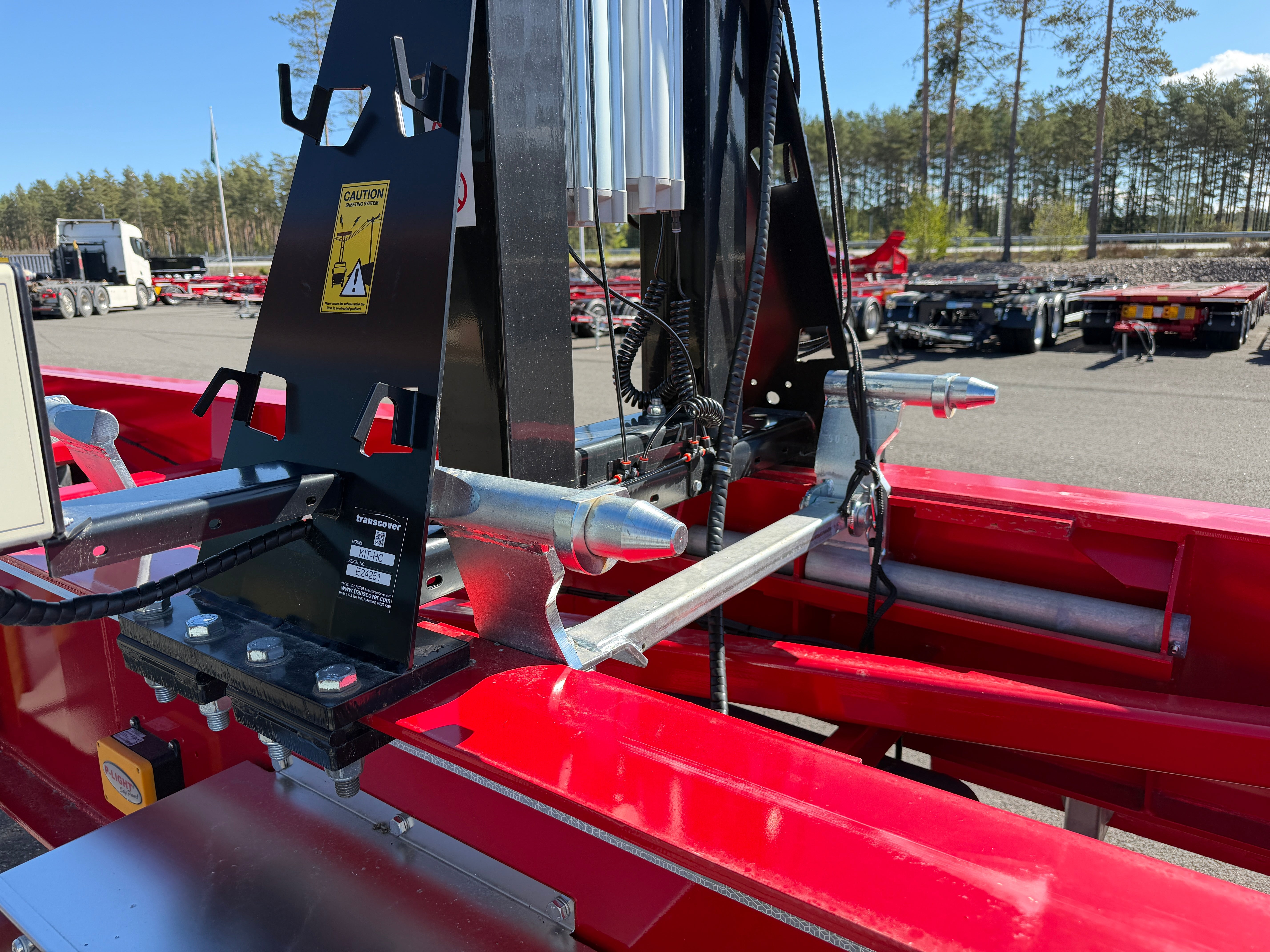 4 axlad 38 tons lastväxlarvagn med HyCover