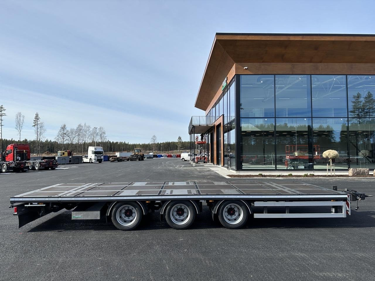 3 axlad 24 tons bodkärra 880mm lasthöjd