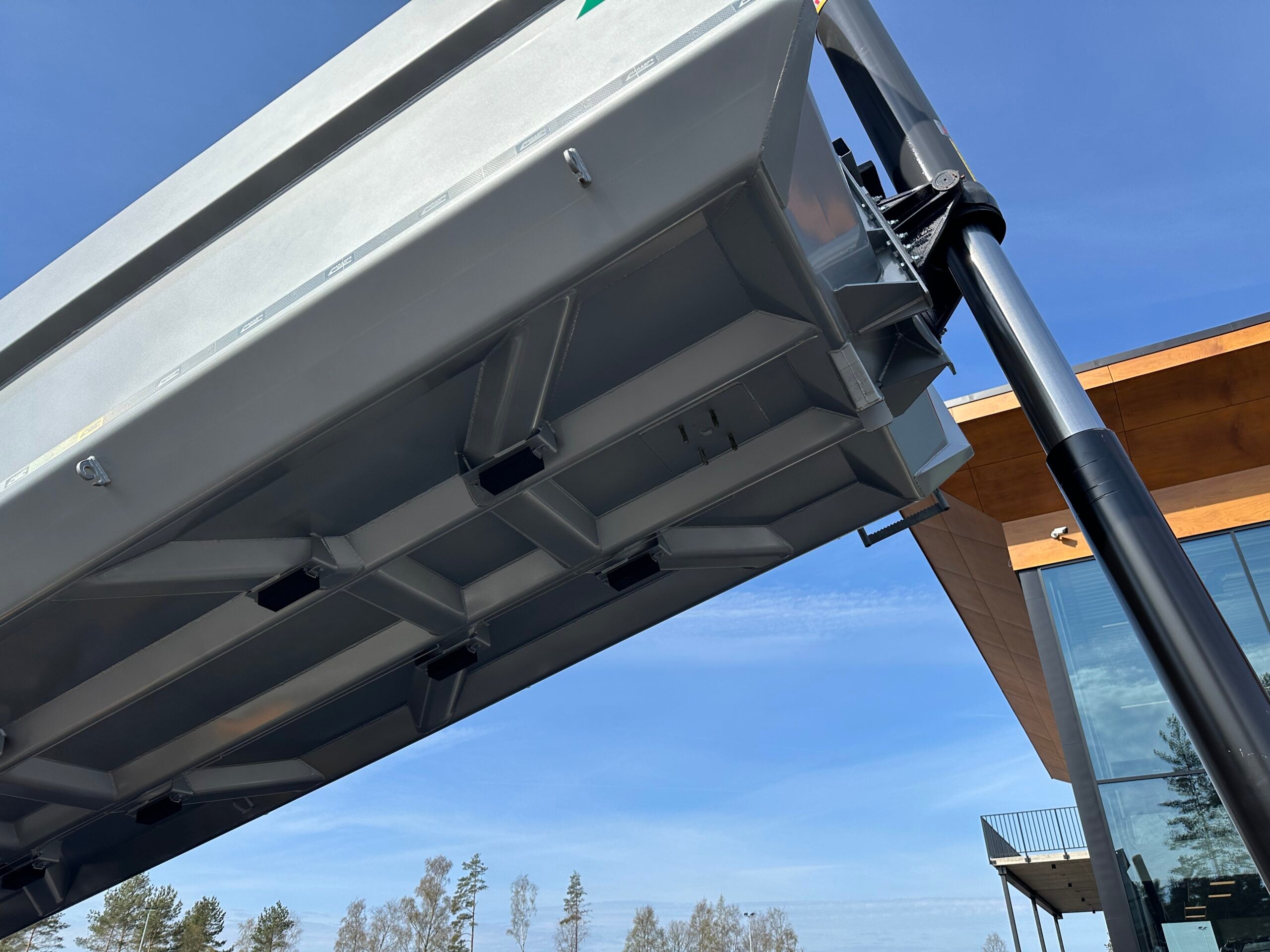42 tons dumpervagn med skjutbar dragstång
