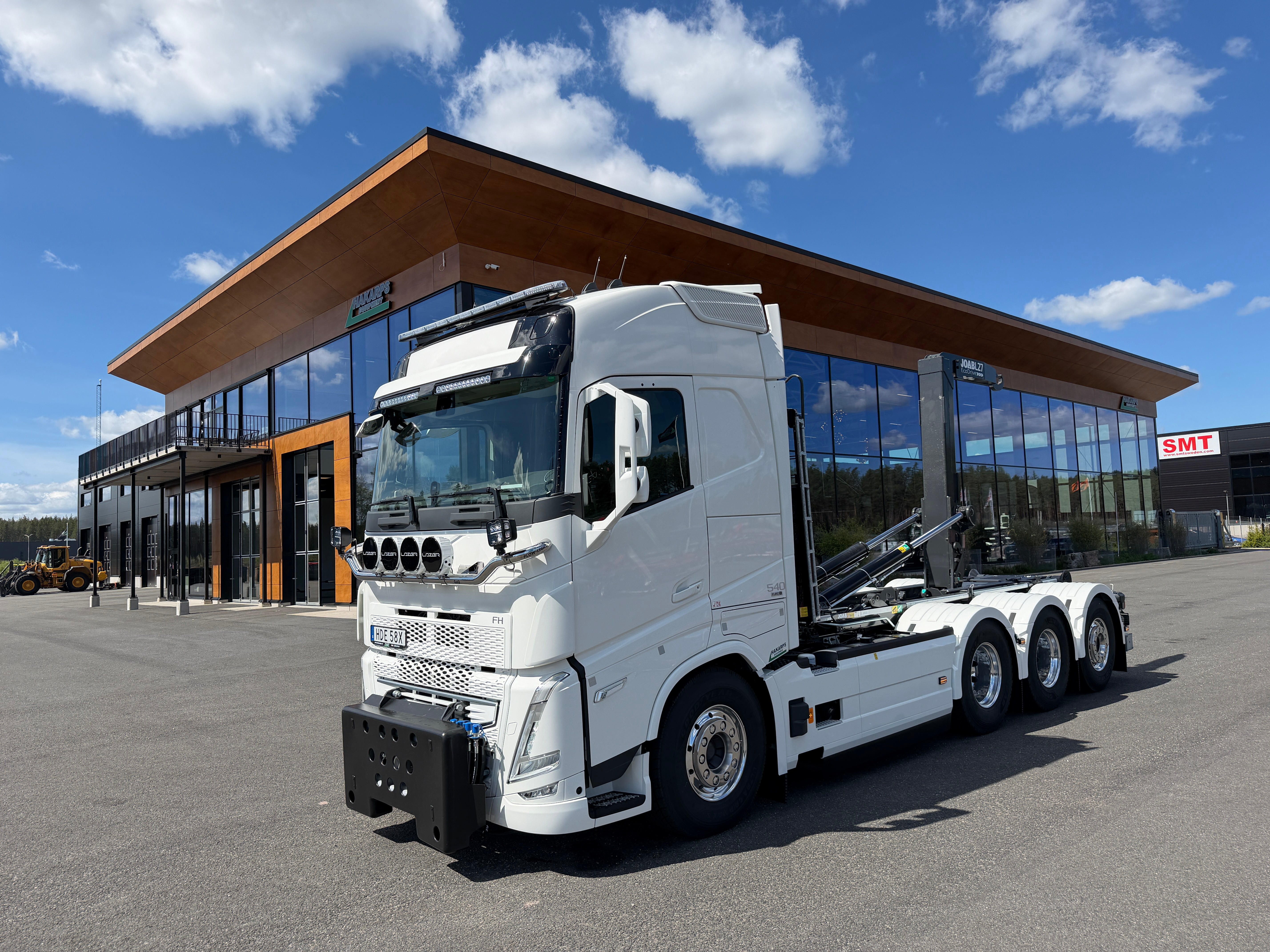 Volvo FH540 Tridem lastväxlare fullt plogutrustad JOAB 27 tons