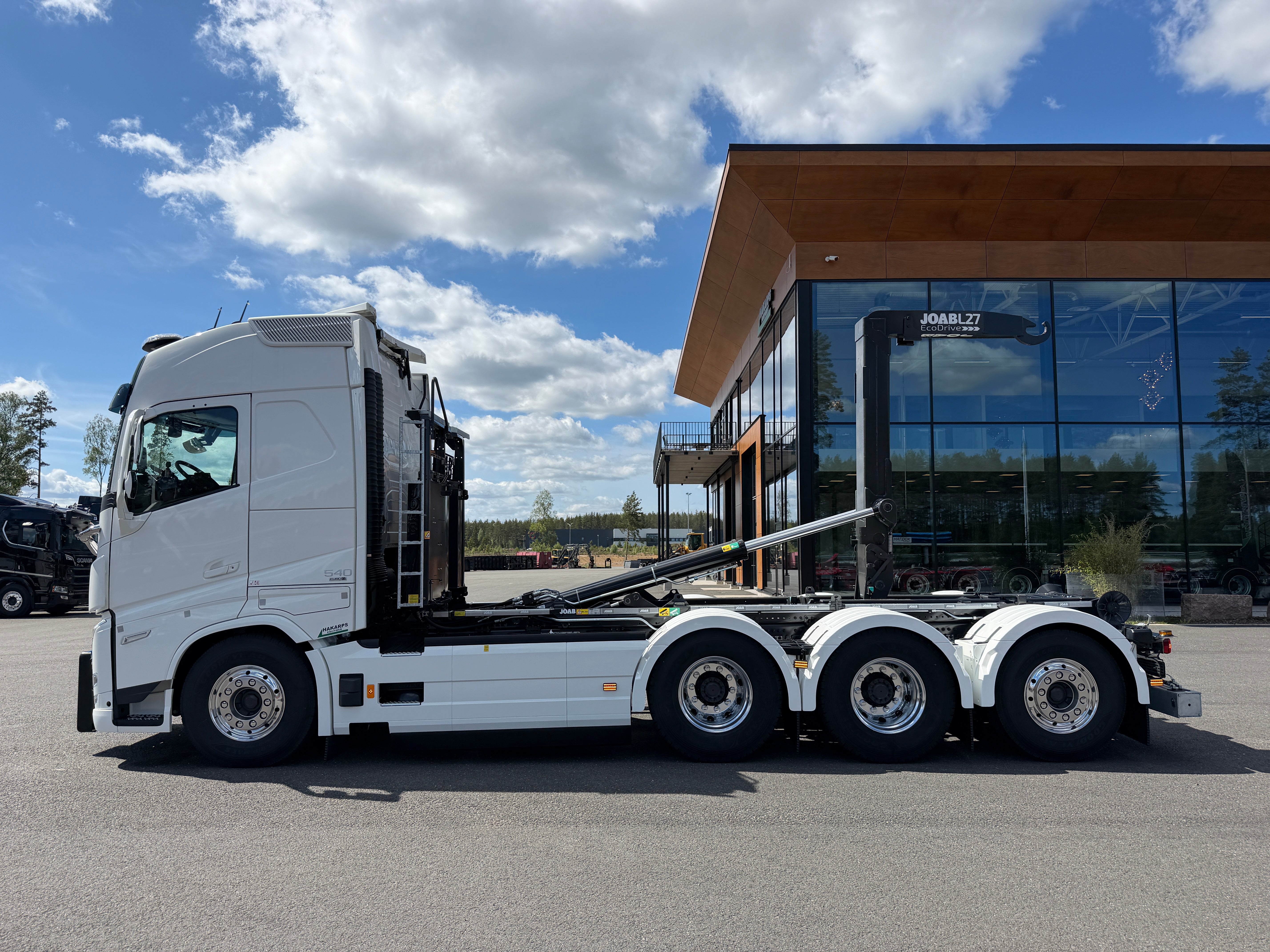 Volvo FH540 Tridem lastväxlare fullt plogutrustad JOAB 27 tons